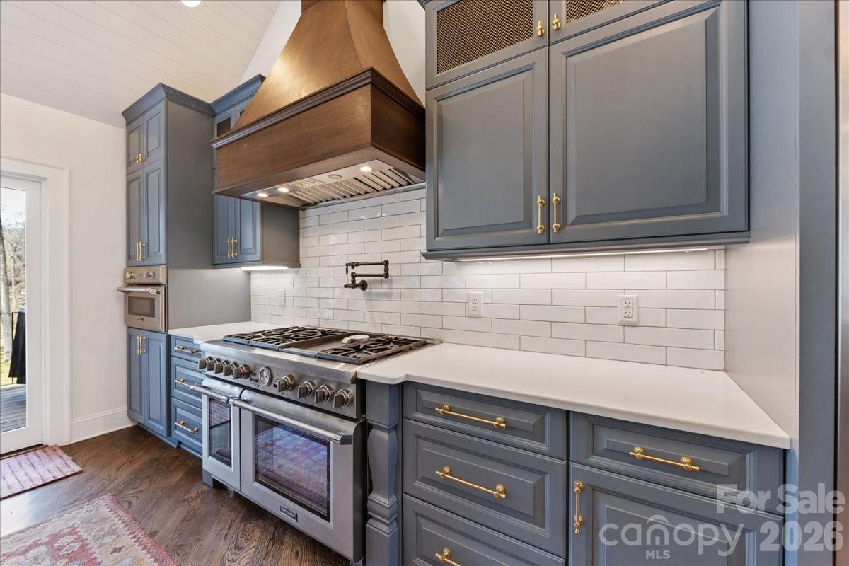 1010 River Oaks Lane — Charlotte