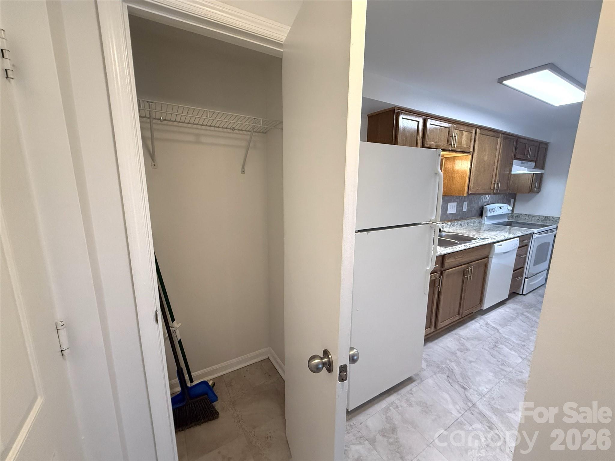1645 Arlyn Circle #M — Charlotte