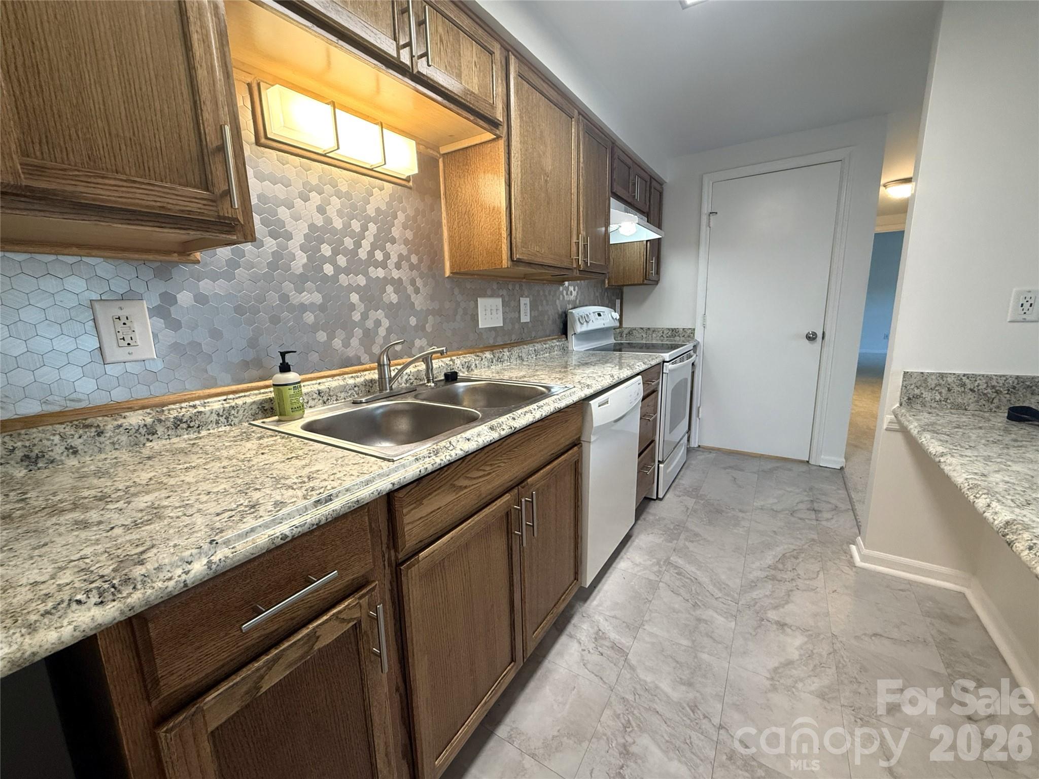 1645 Arlyn Circle #M — Charlotte