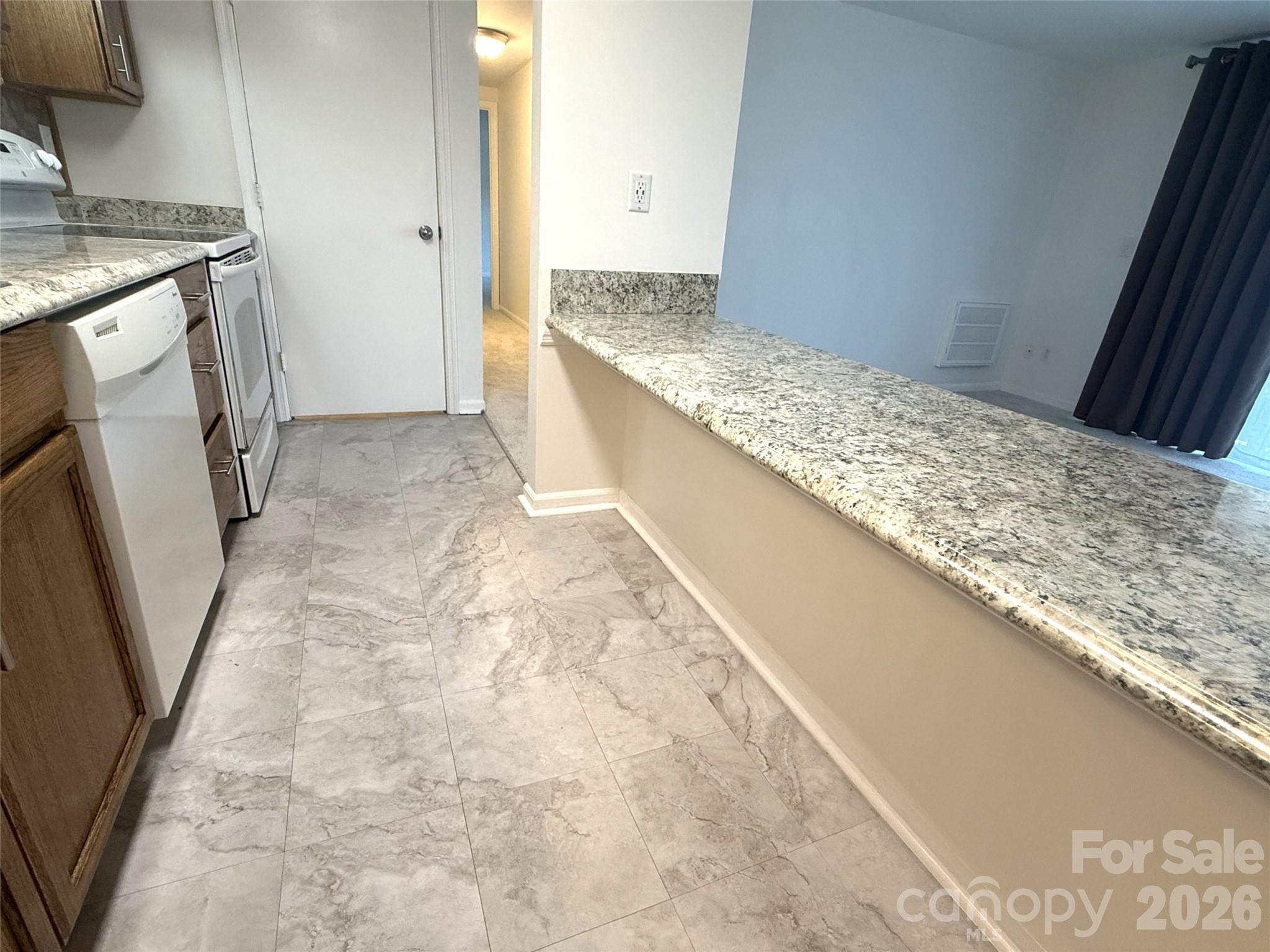 1645 Arlyn Circle #M — Charlotte