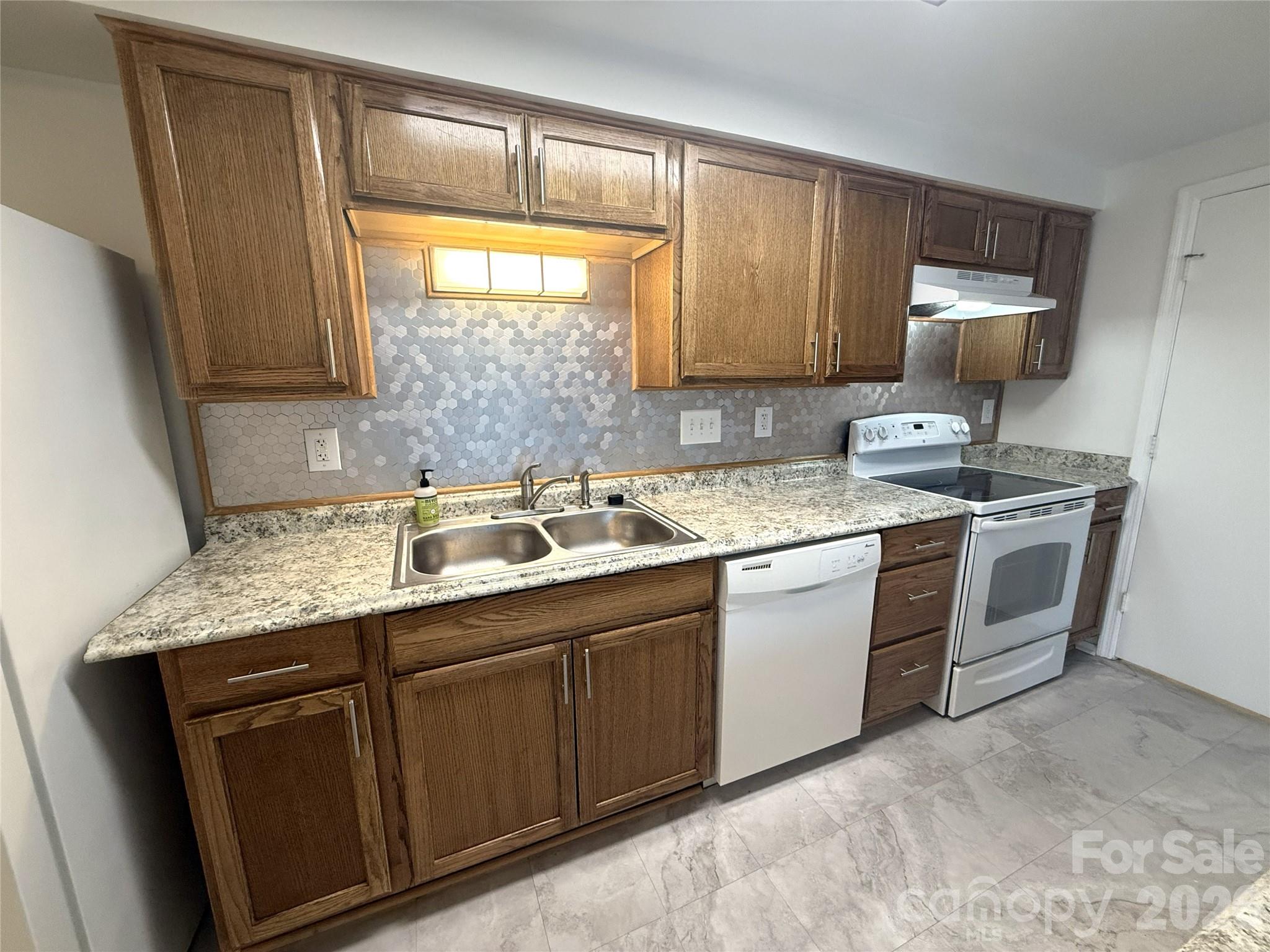 1645 Arlyn Circle #M — Charlotte
