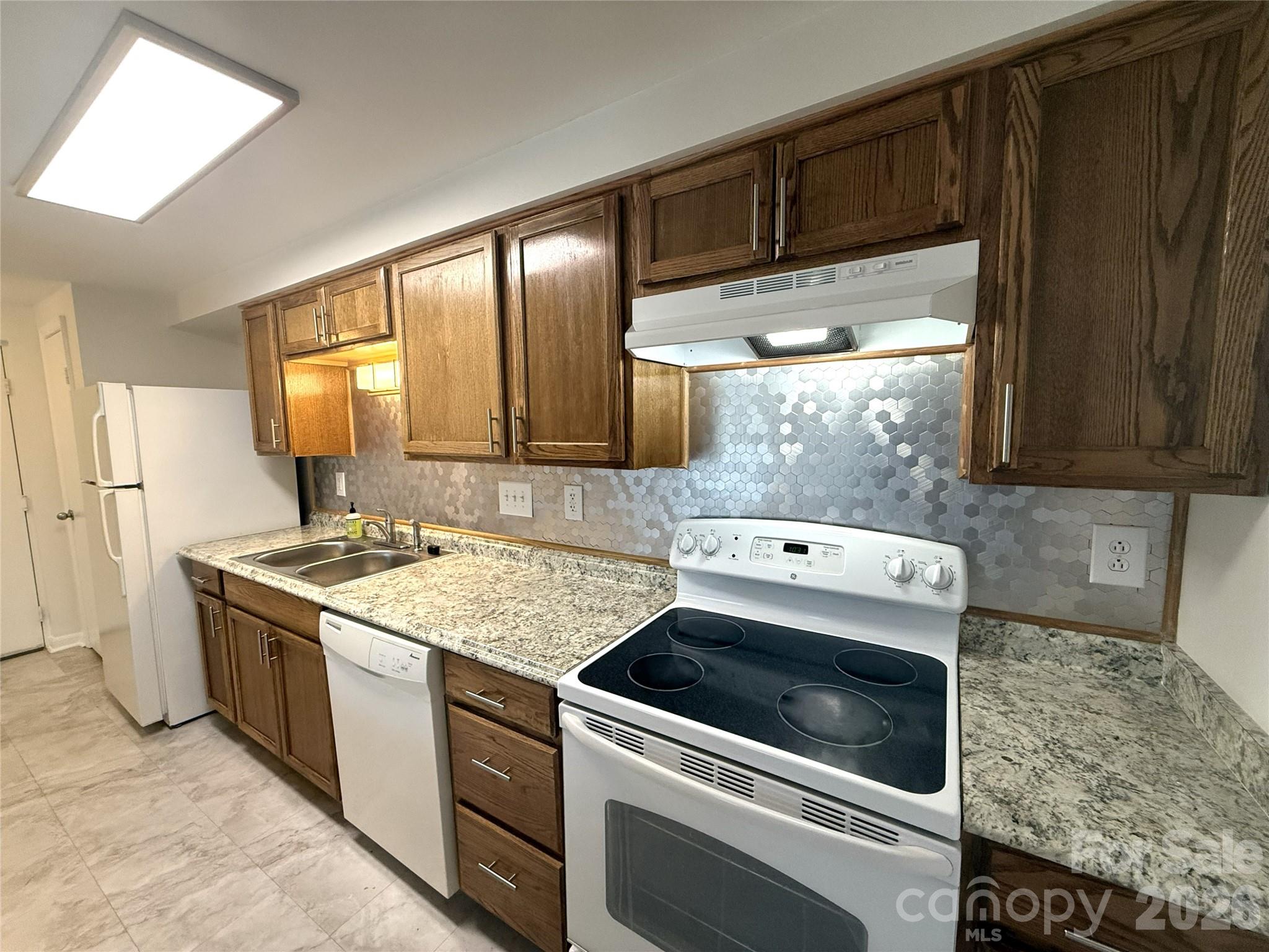 1645 Arlyn Circle #M — Charlotte