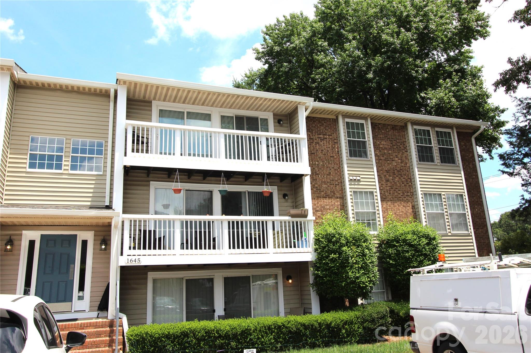 1645 Arlyn Circle #M — Charlotte