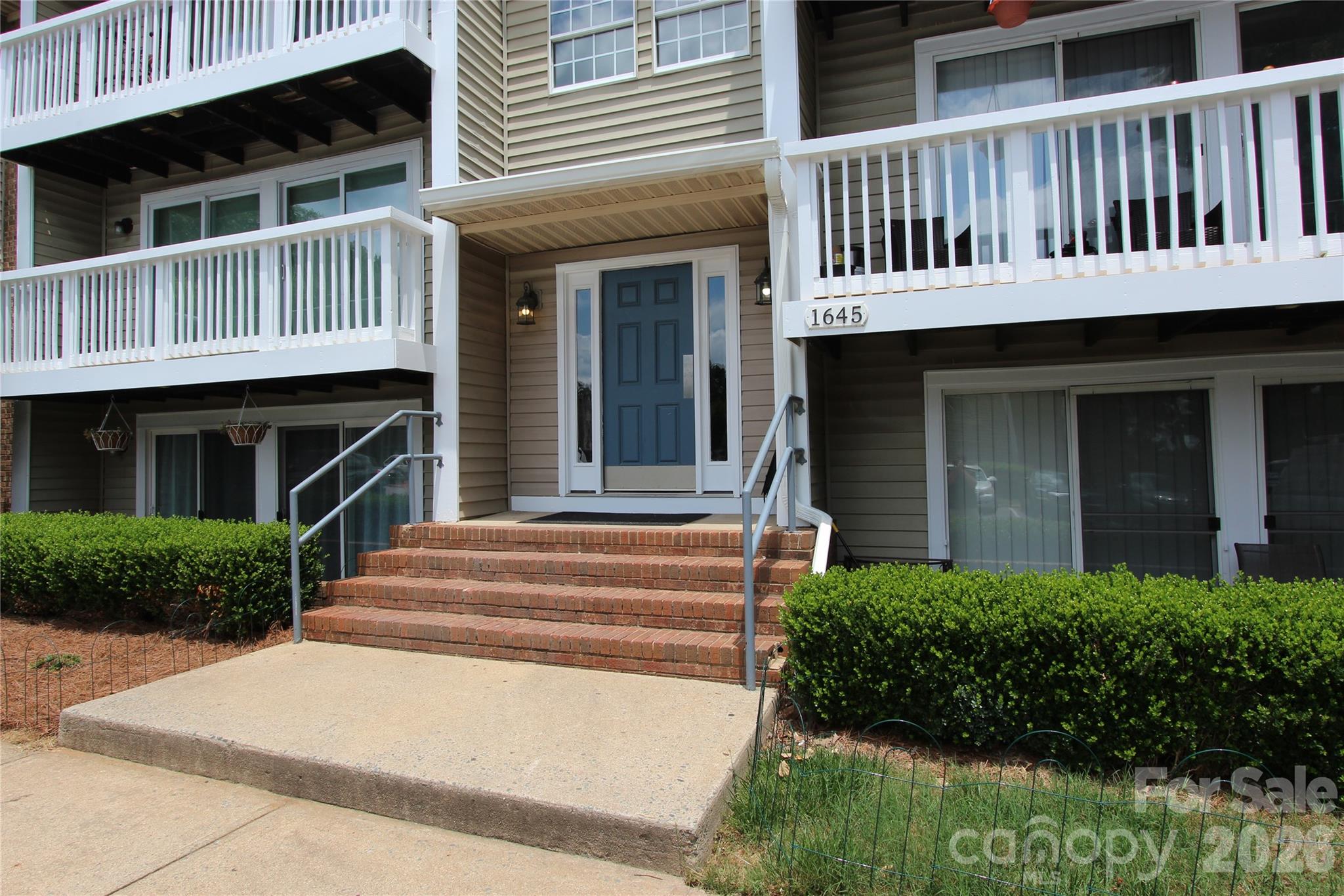1645 Arlyn Circle #M — Charlotte