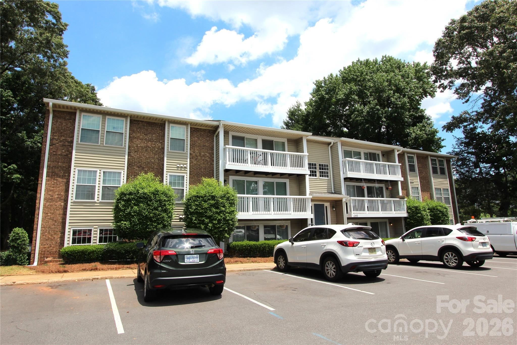 1645 Arlyn Circle #M — Charlotte