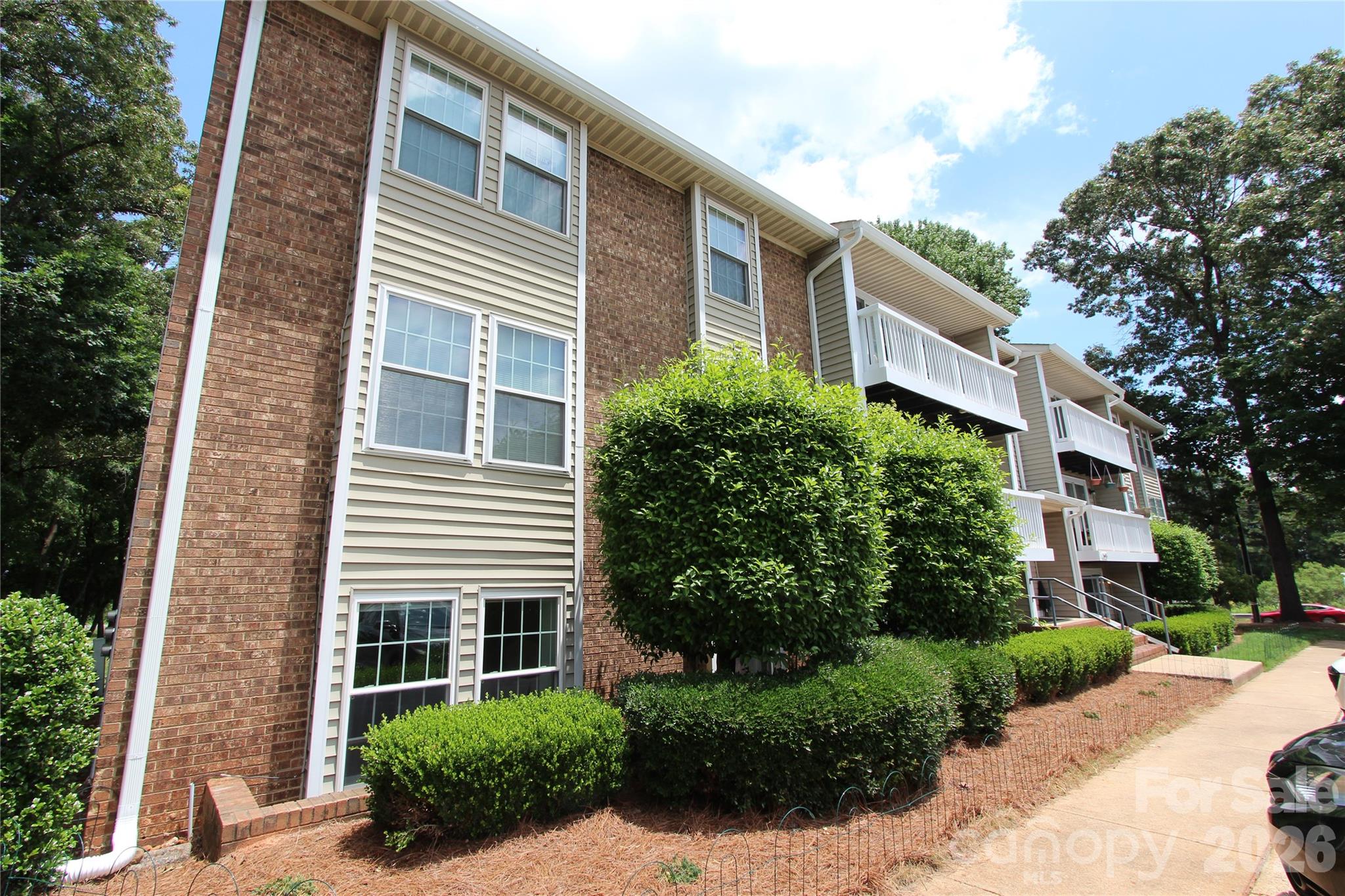 1645 Arlyn Circle #M — Charlotte