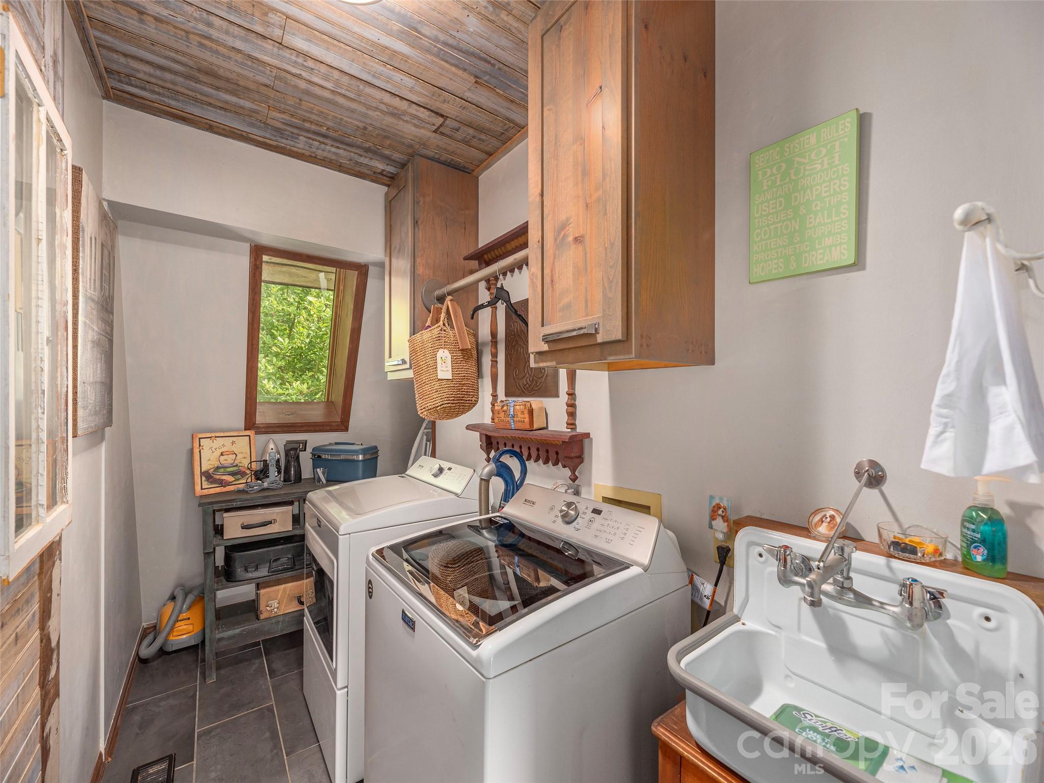461 Ferguson Cove Loop — Clyde