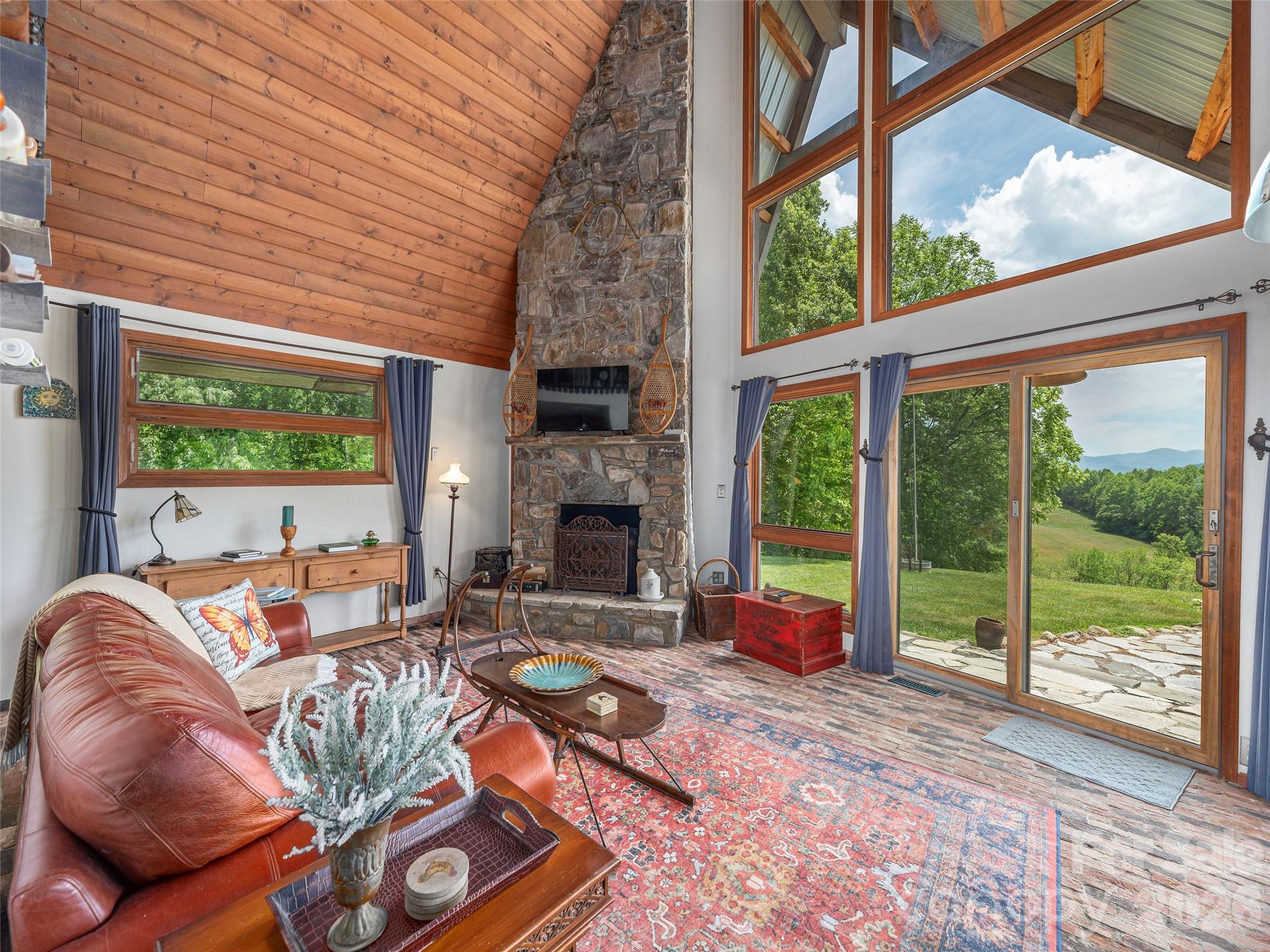 461 Ferguson Cove Loop — Clyde