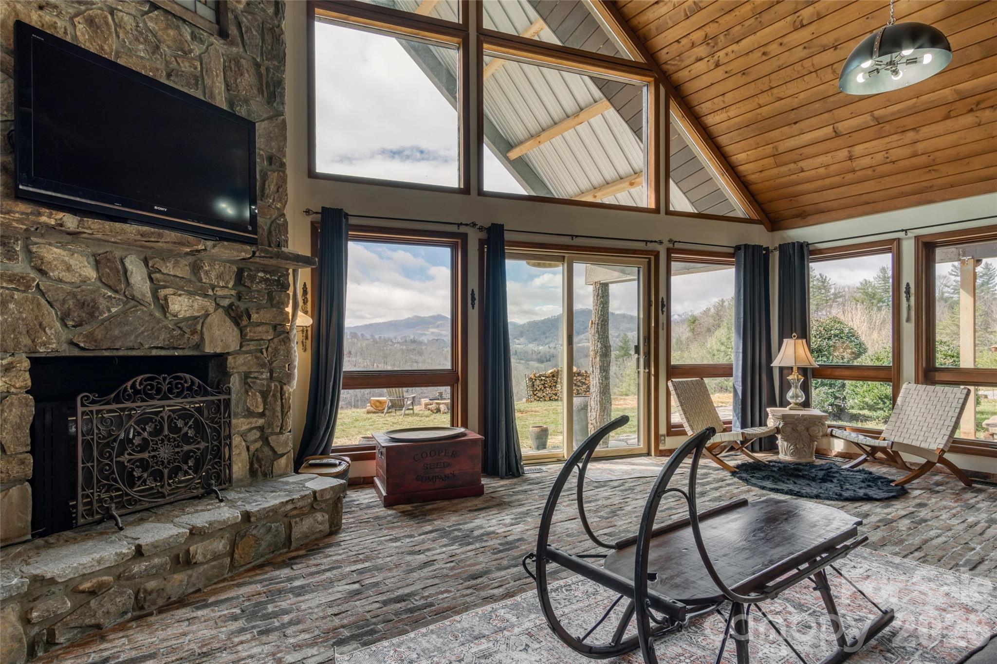 461 Ferguson Cove Loop — Clyde