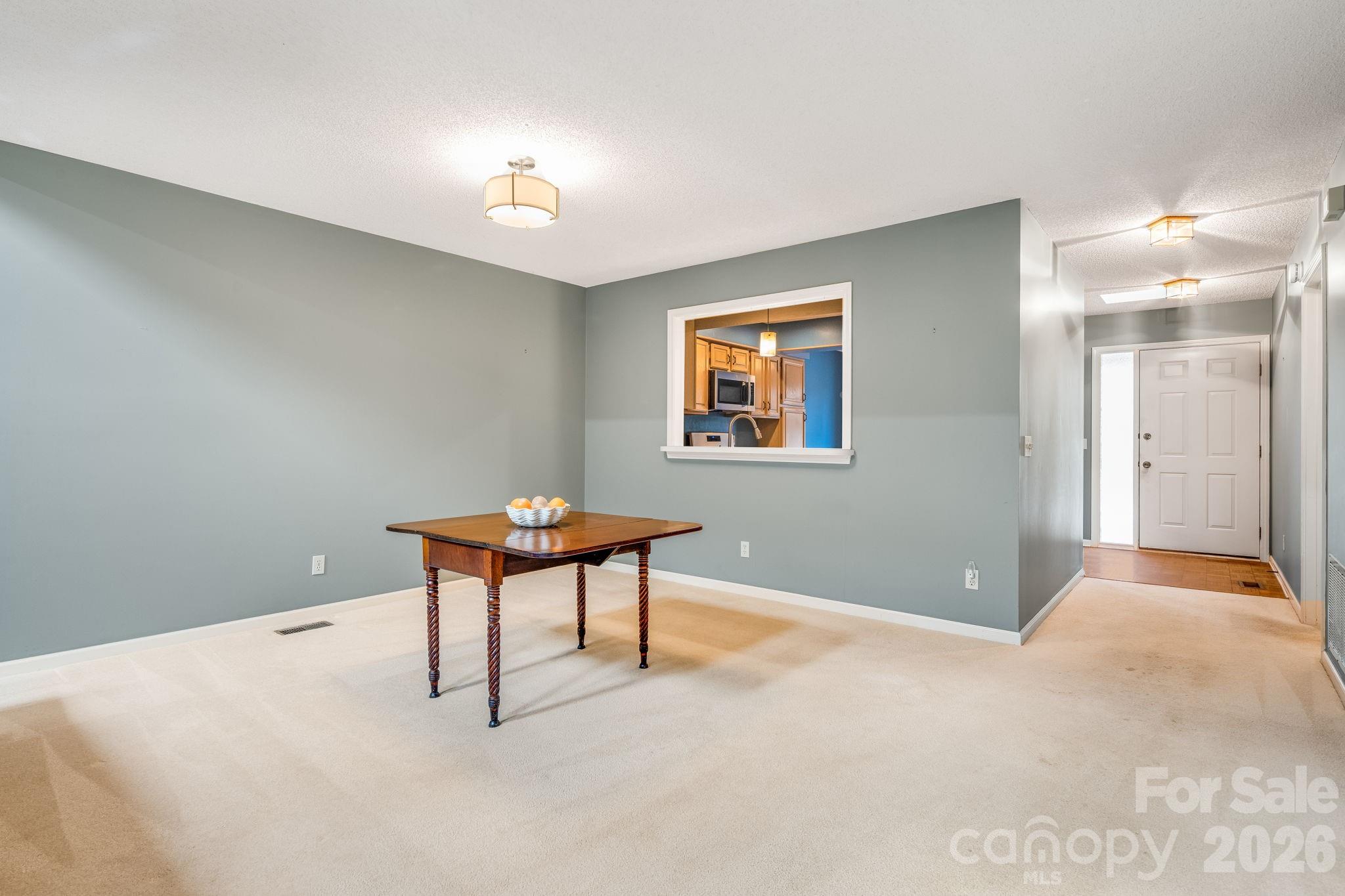 1104 Red Oak Drive — Hendersonville