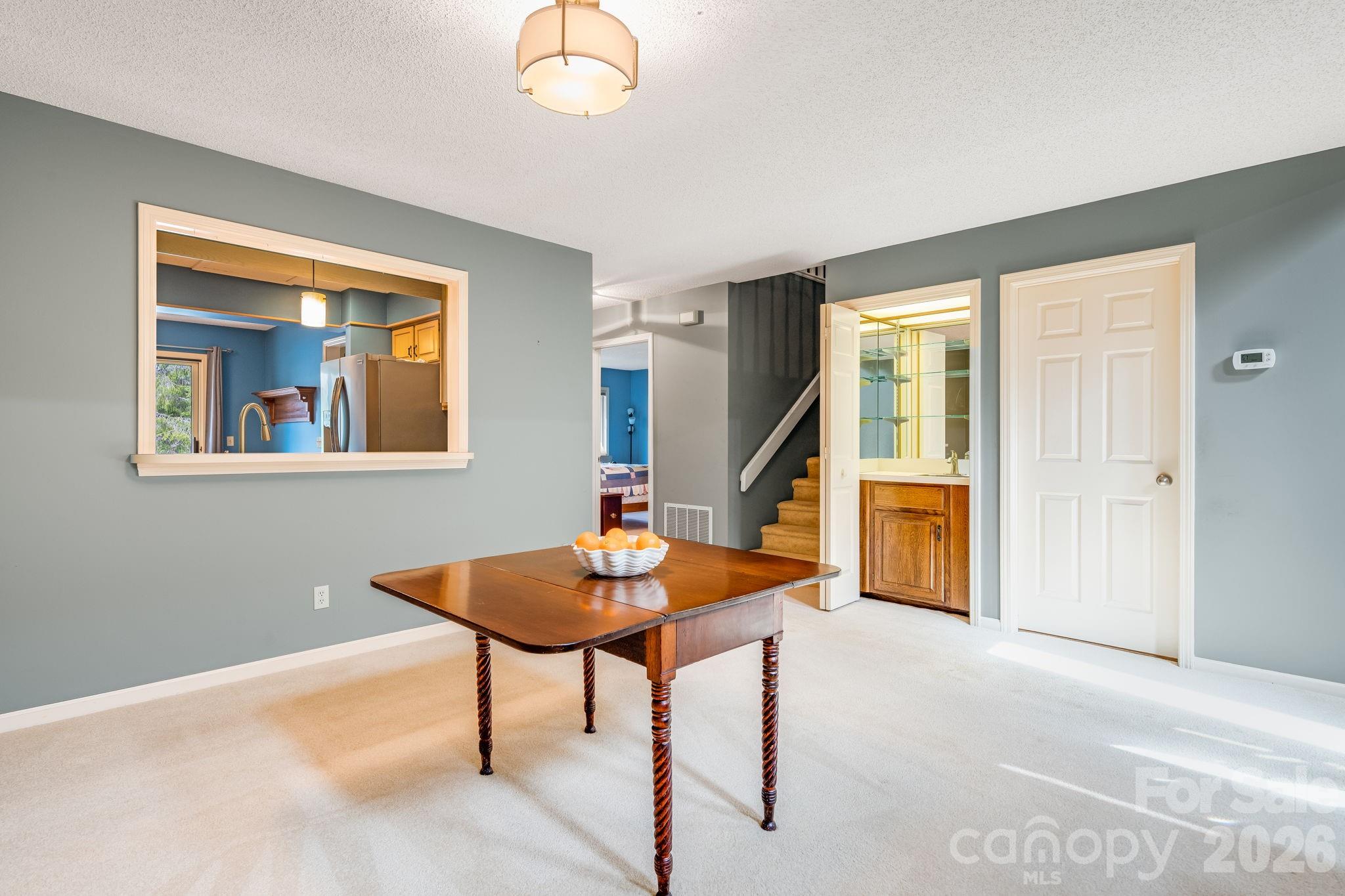 1104 Red Oak Drive — Hendersonville