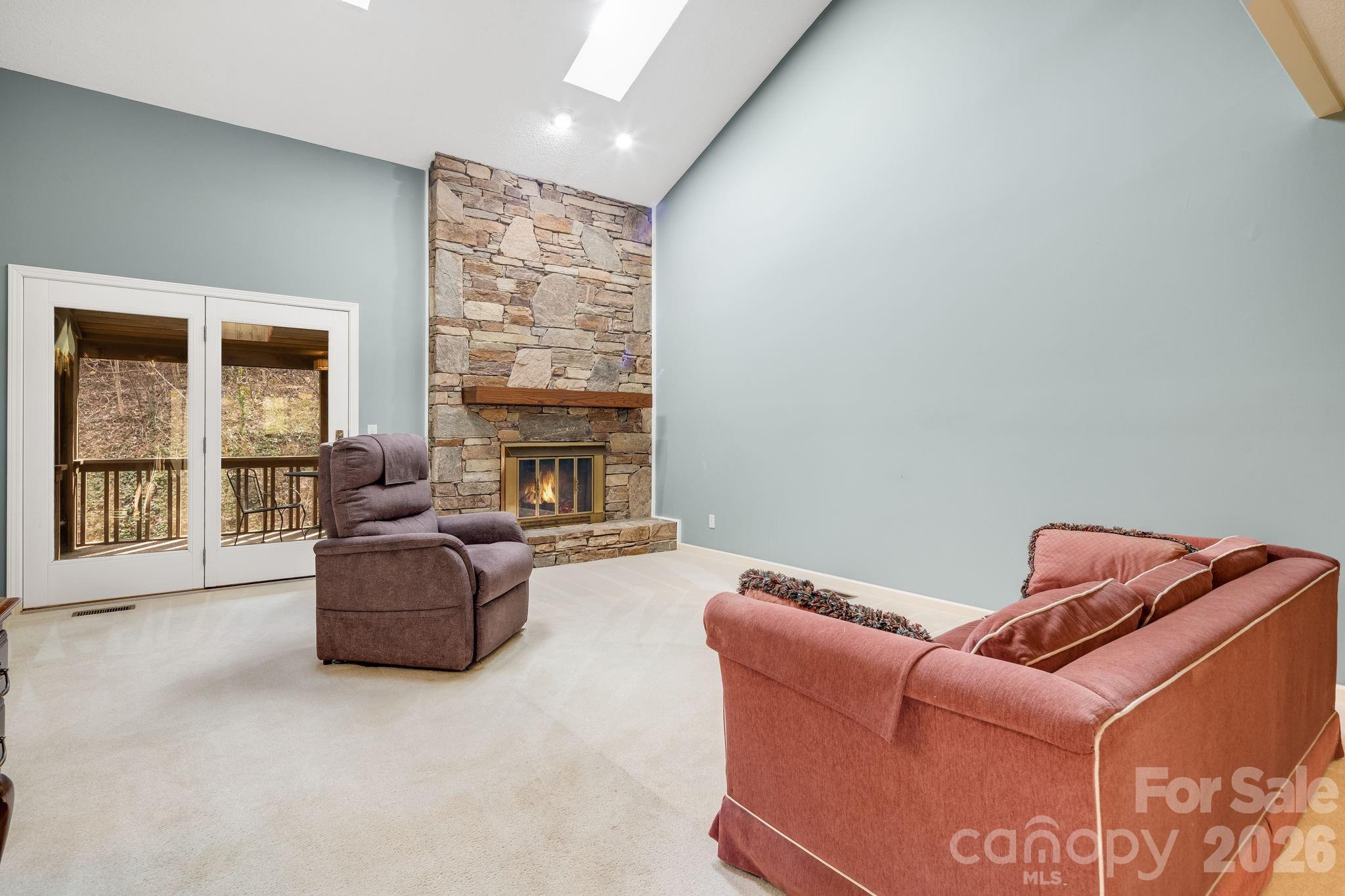 1104 Red Oak Drive — Hendersonville