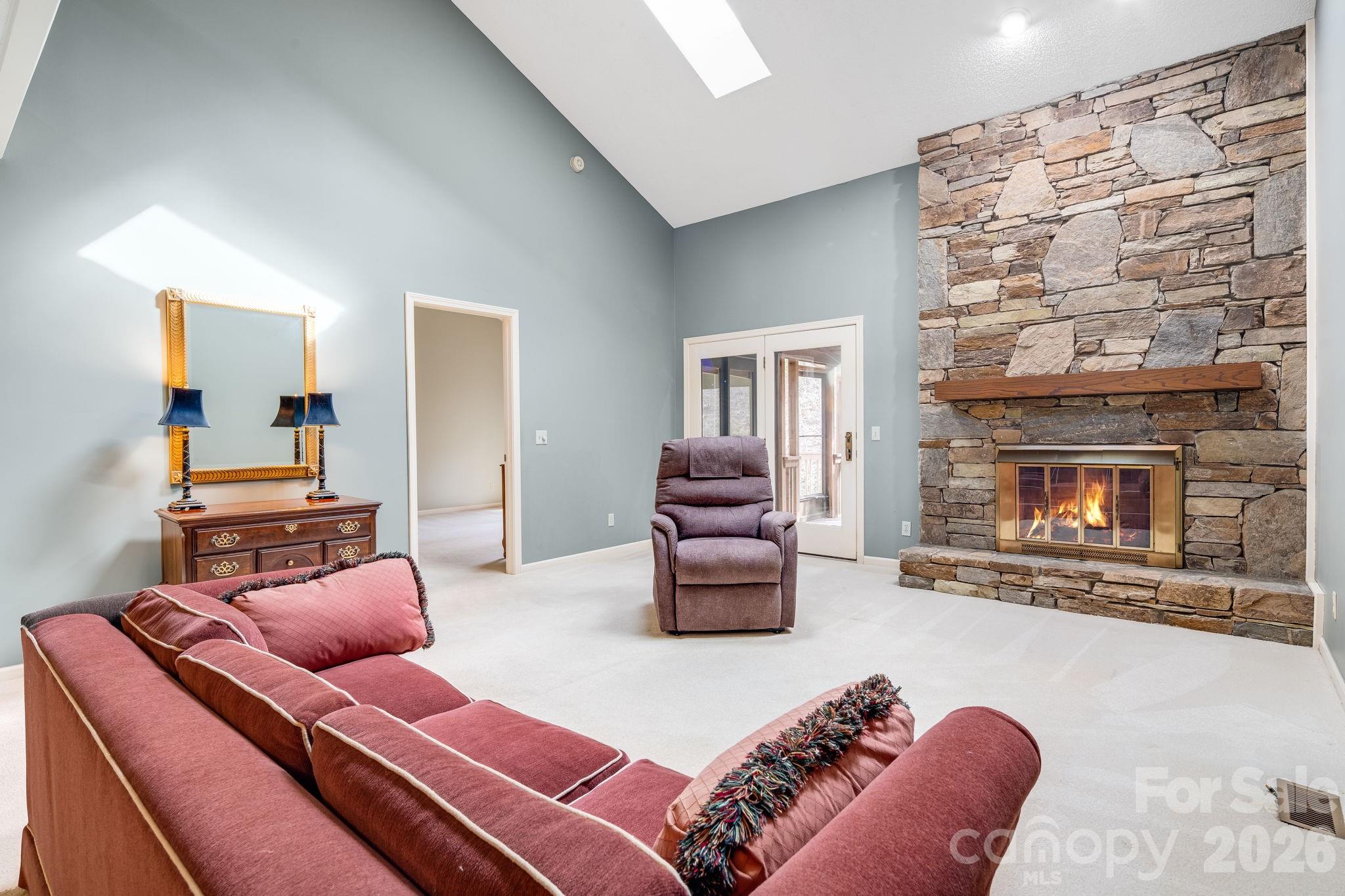 1104 Red Oak Drive — Hendersonville