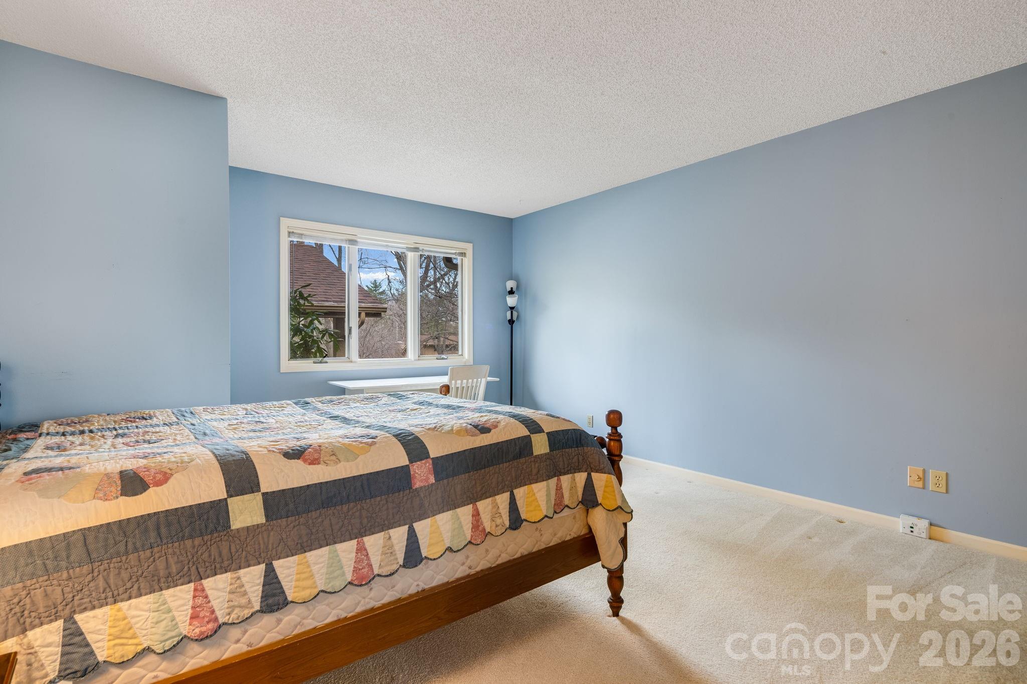 1104 Red Oak Drive — Hendersonville