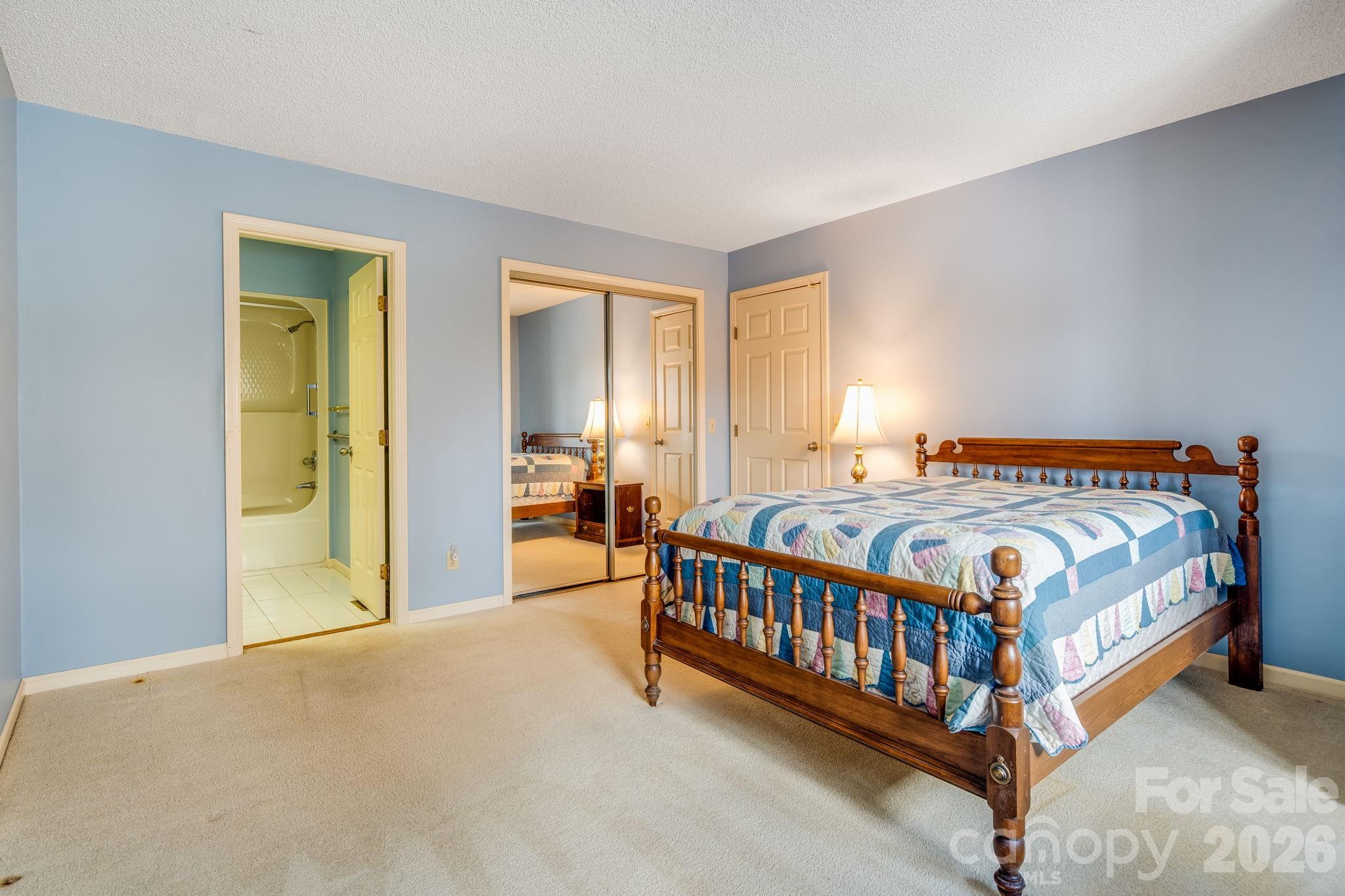 1104 Red Oak Drive — Hendersonville