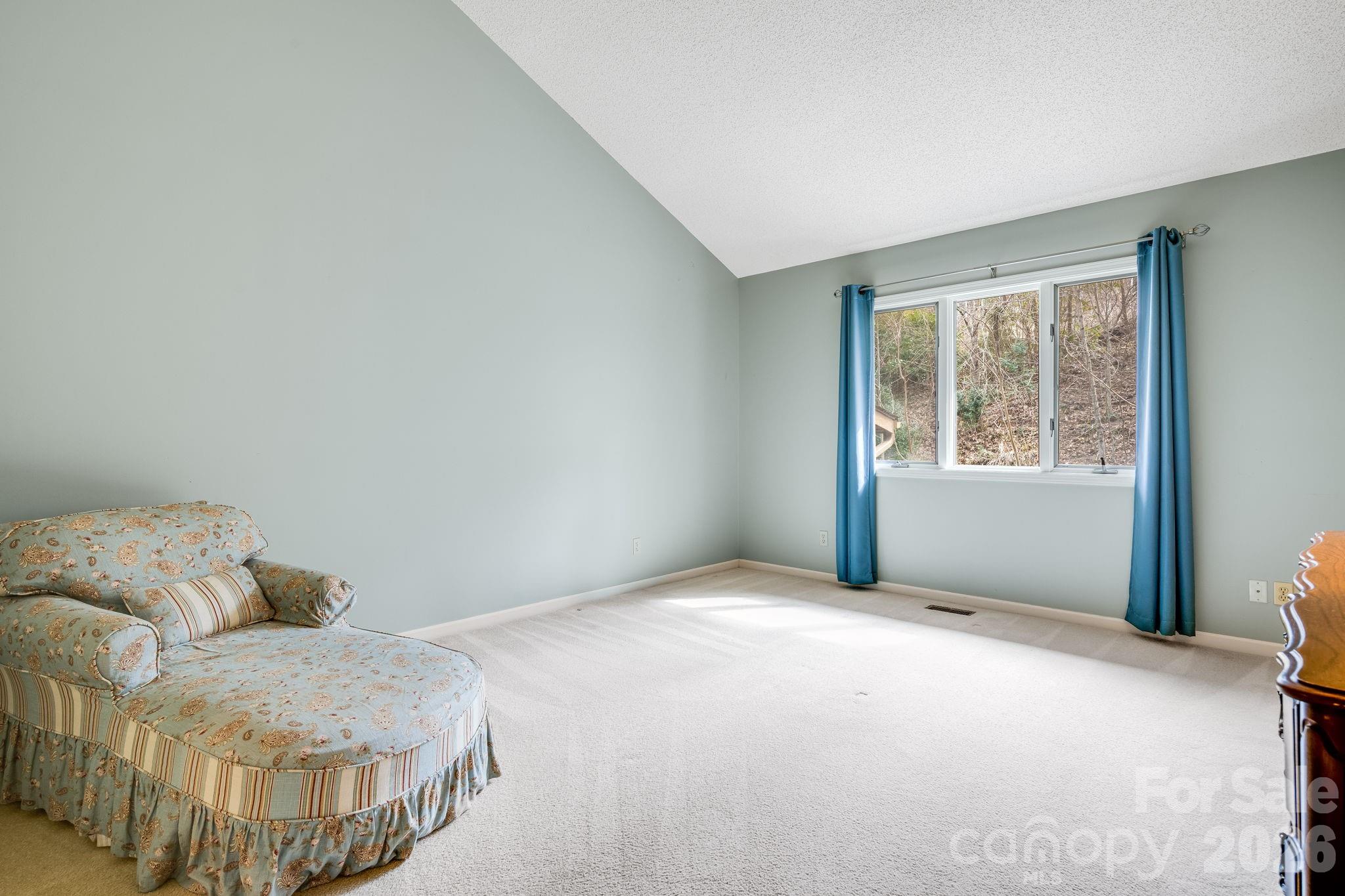 1104 Red Oak Drive — Hendersonville