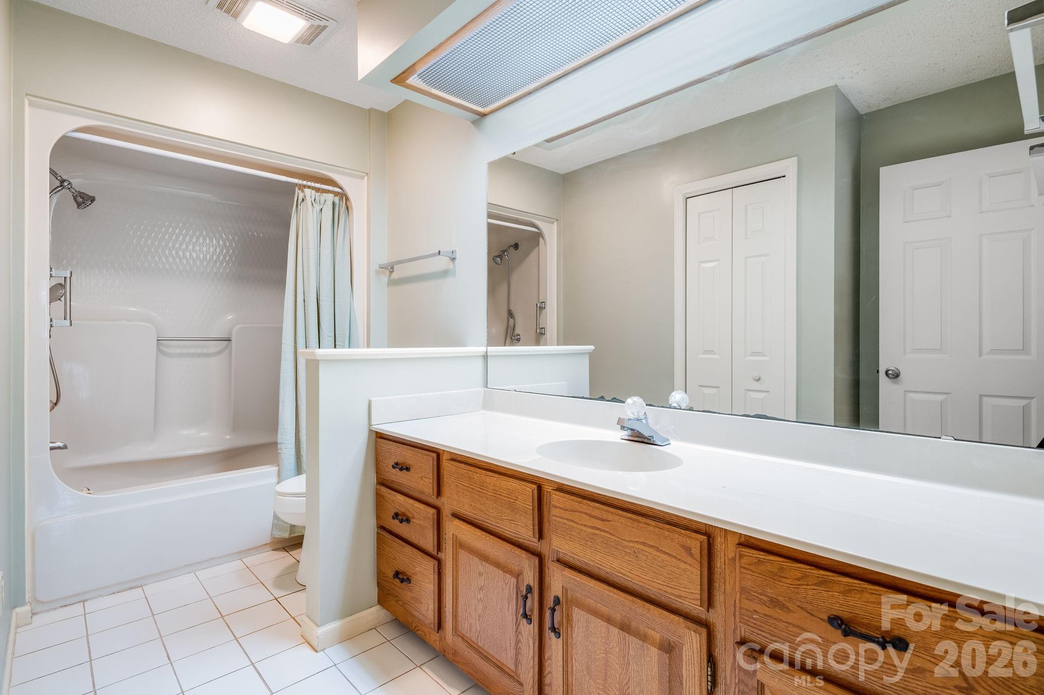 1104 Red Oak Drive — Hendersonville