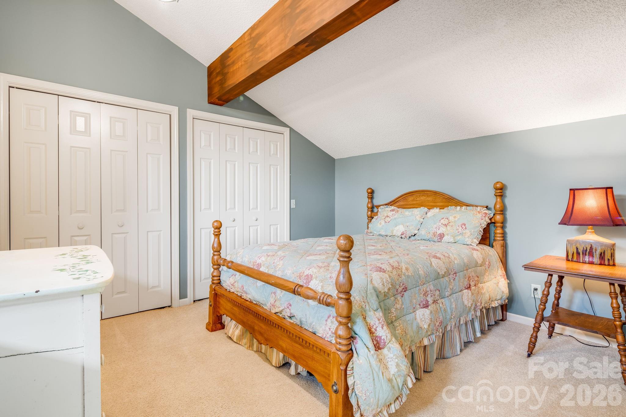 1104 Red Oak Drive — Hendersonville