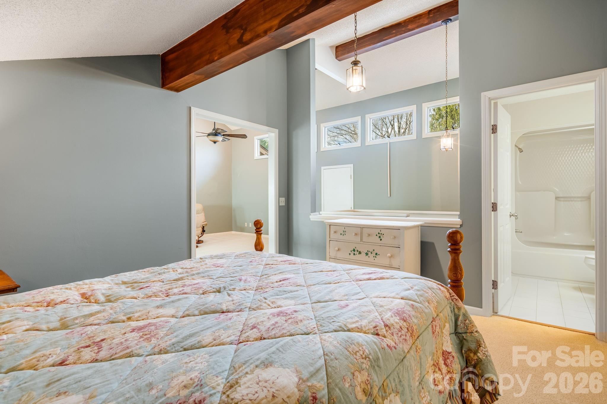 1104 Red Oak Drive — Hendersonville