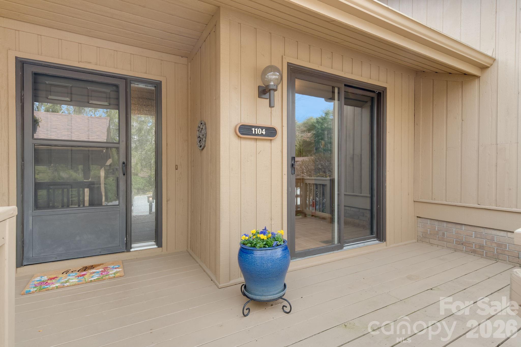 1104 Red Oak Drive — Hendersonville