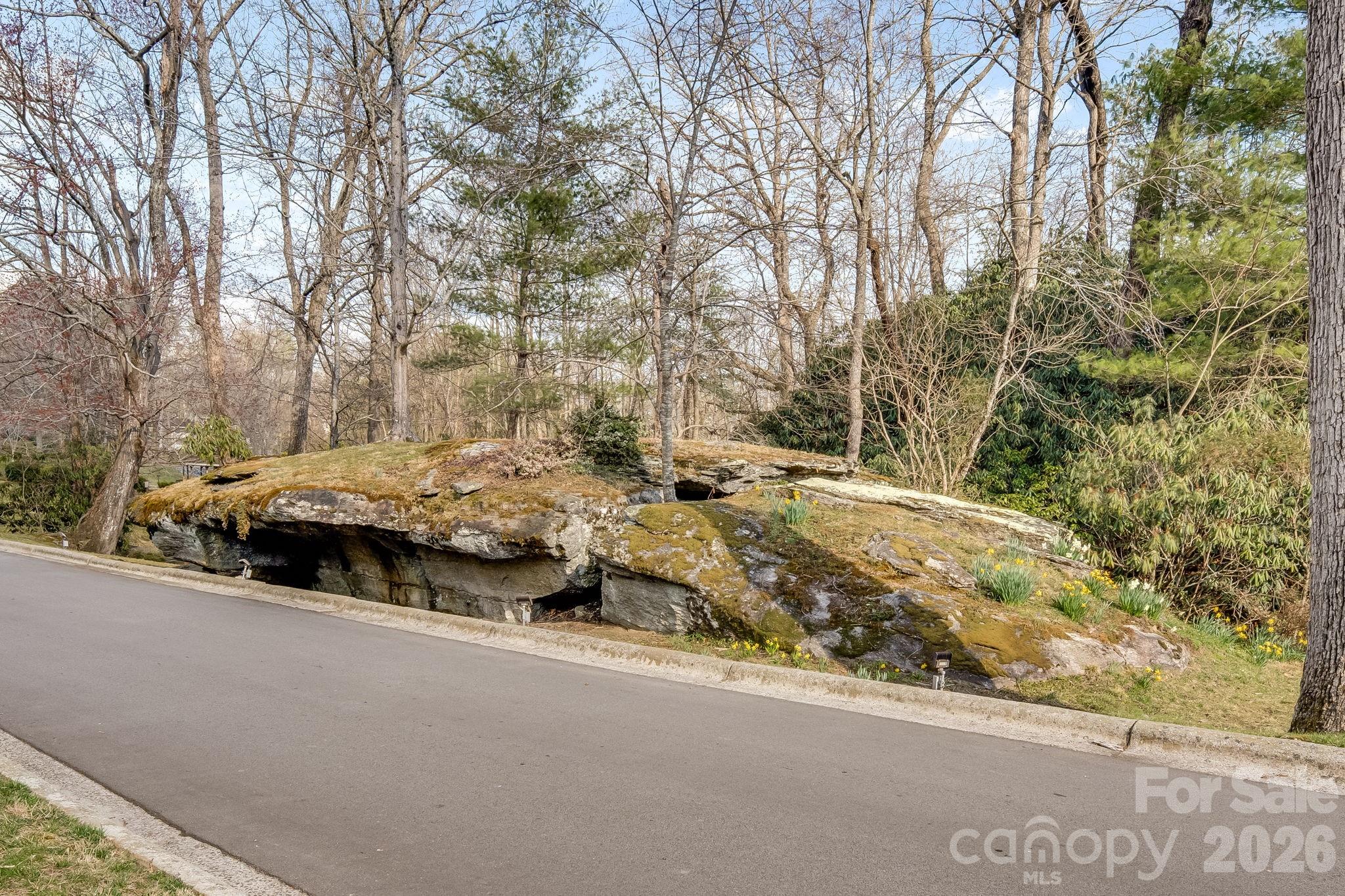 1104 Red Oak Drive — Hendersonville