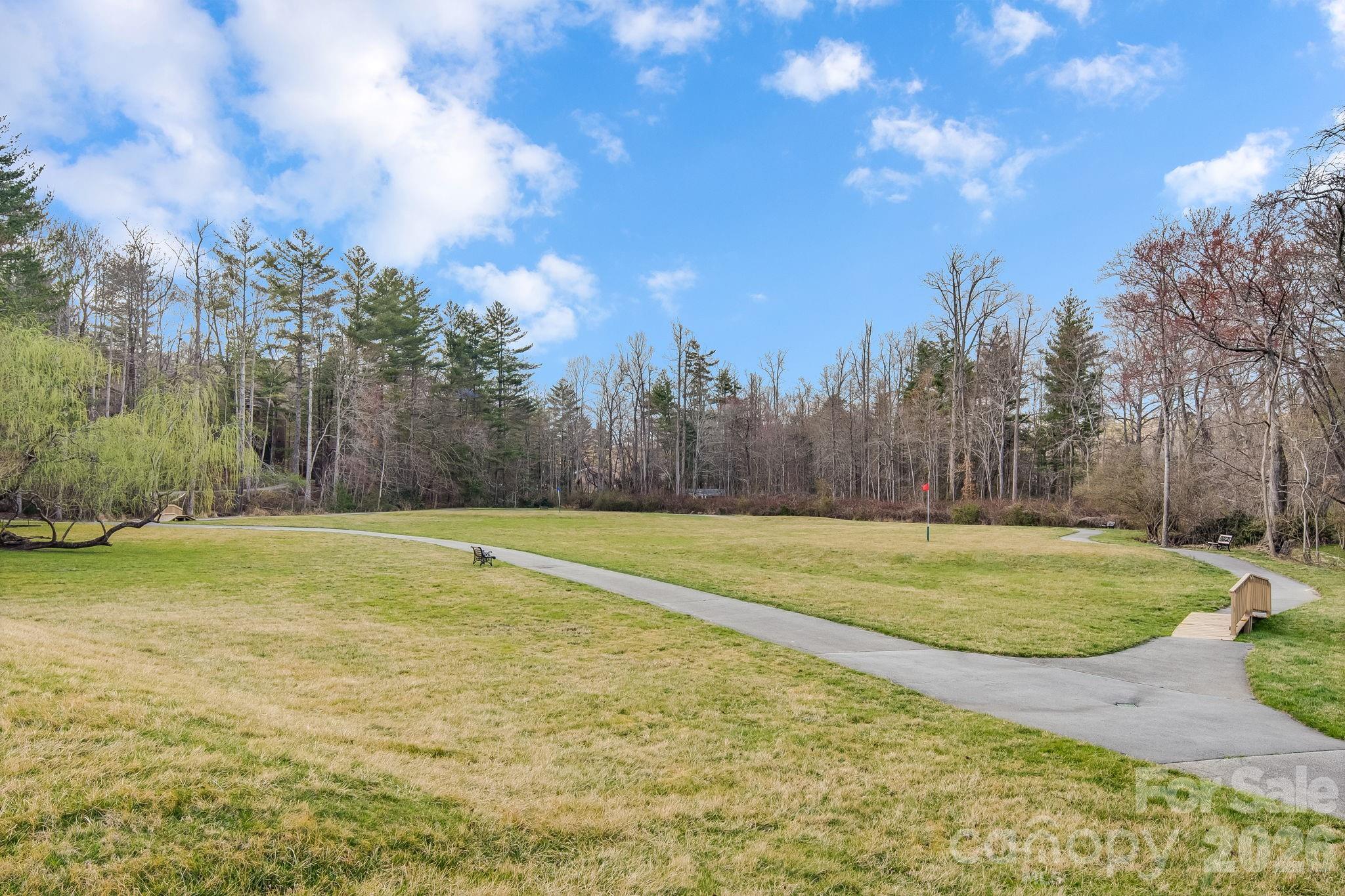 1104 Red Oak Drive — Hendersonville