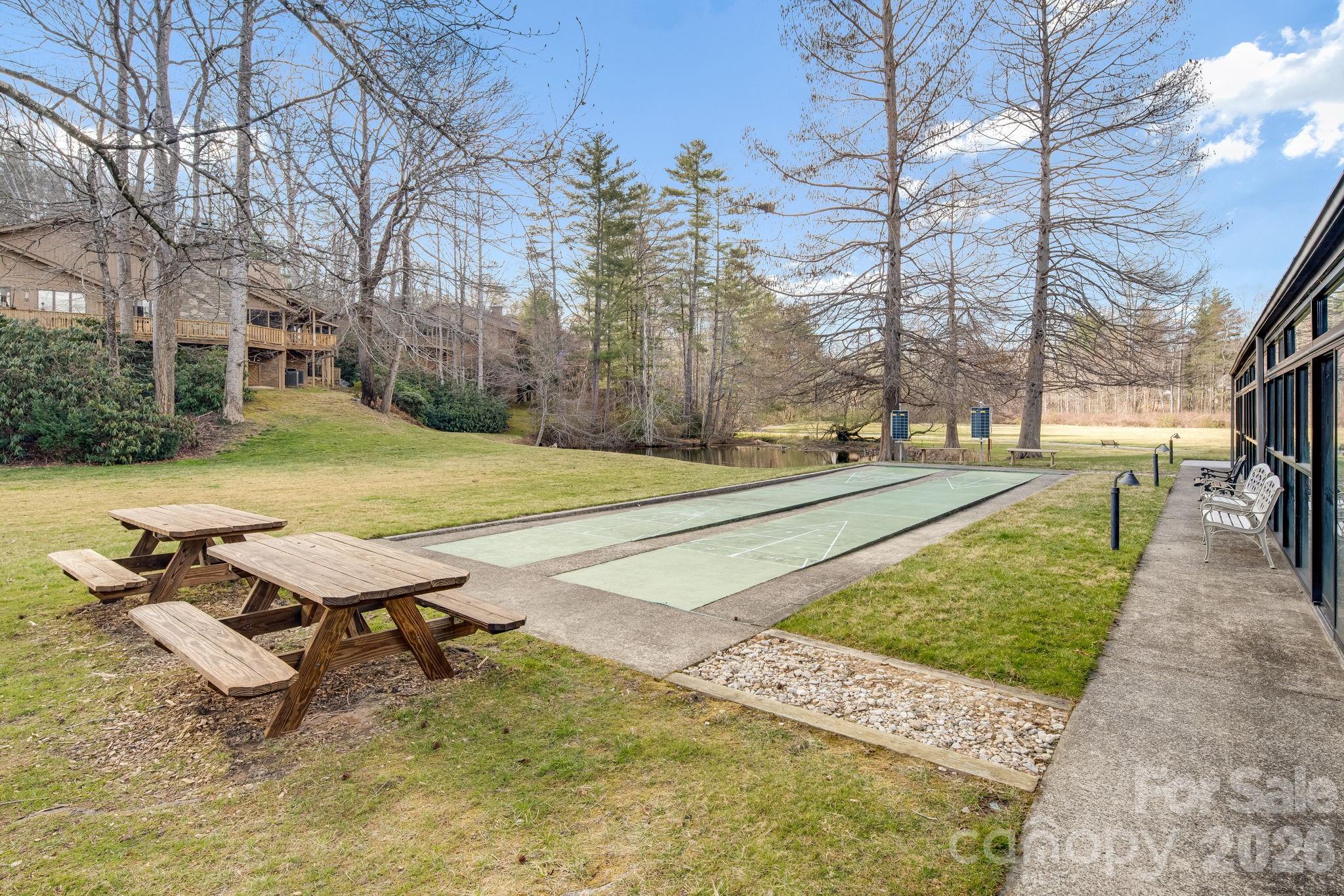 1104 Red Oak Drive — Hendersonville