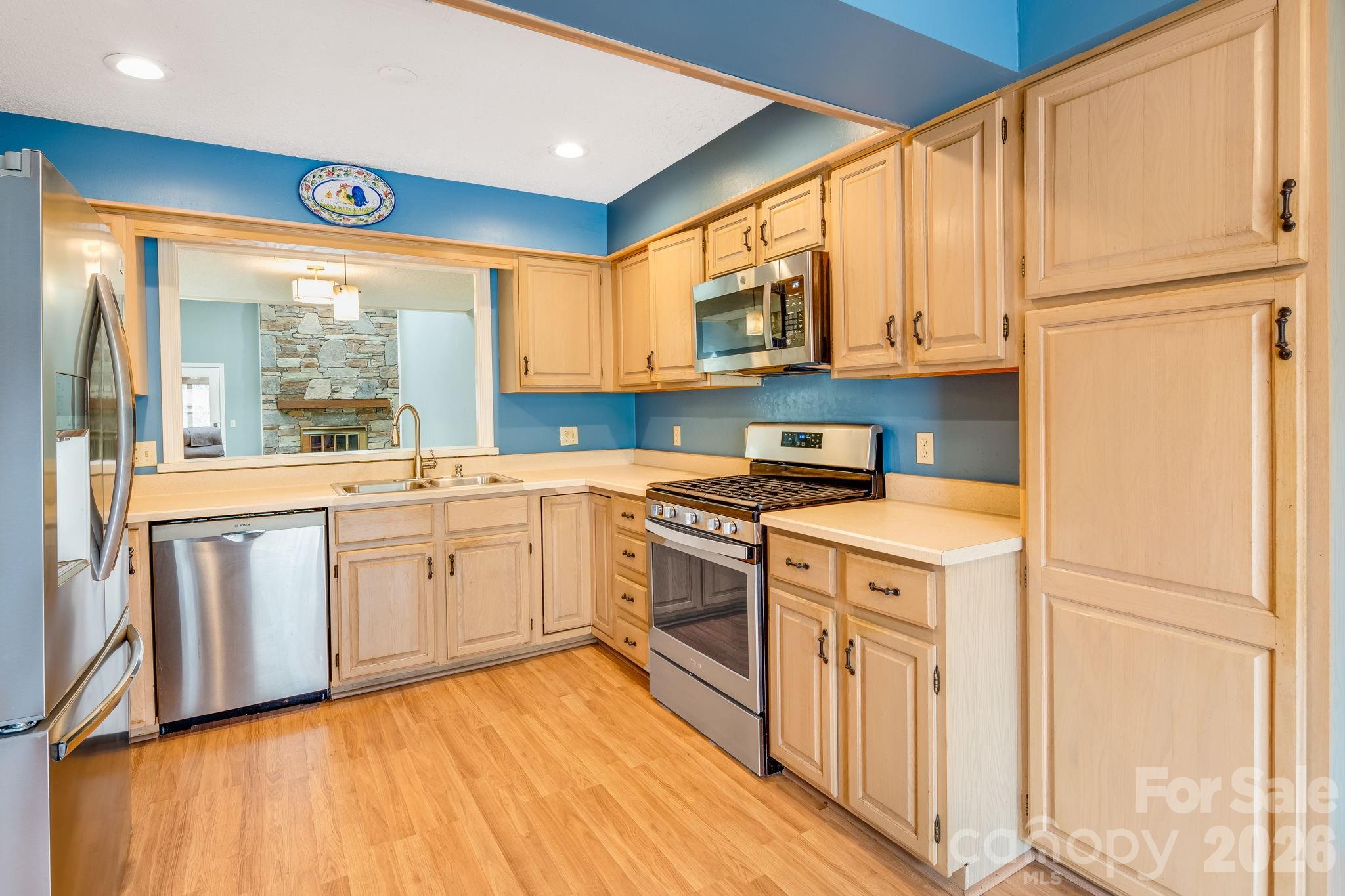 1104 Red Oak Drive — Hendersonville
