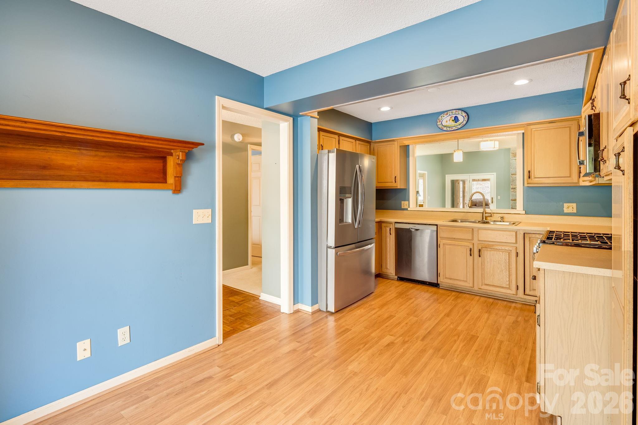 1104 Red Oak Drive — Hendersonville