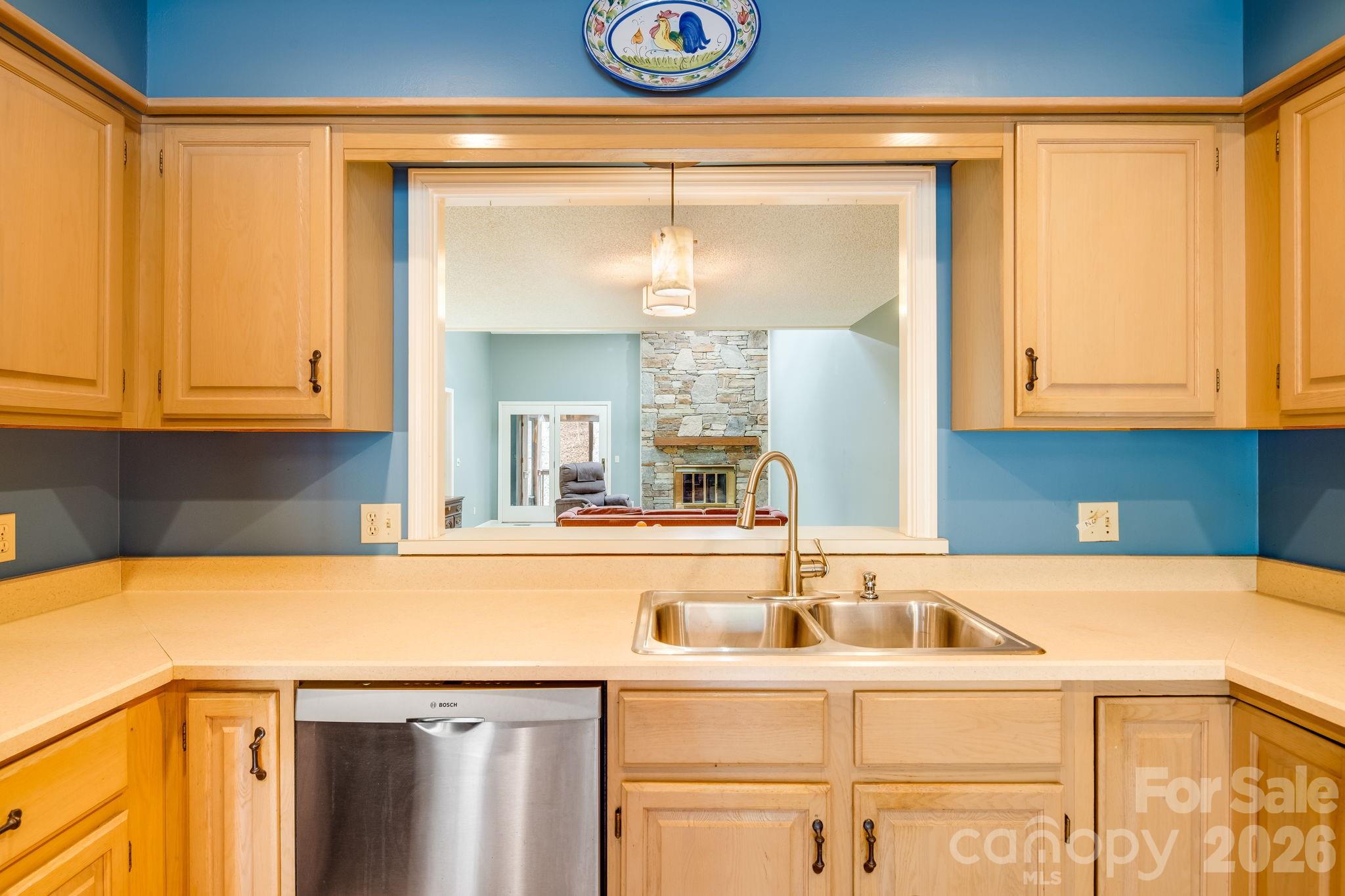 1104 Red Oak Drive — Hendersonville