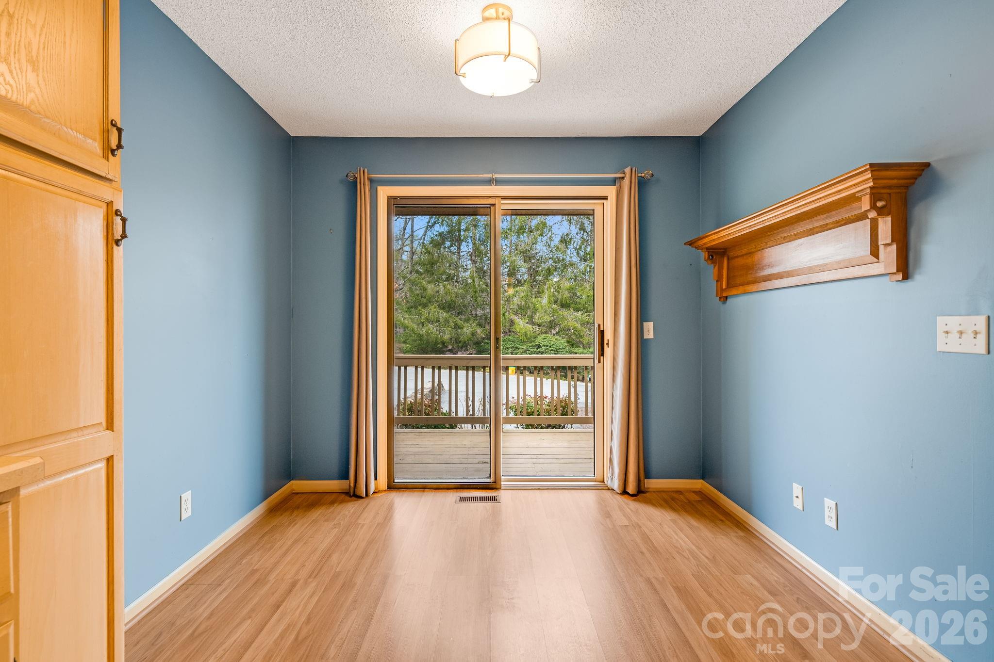 1104 Red Oak Drive — Hendersonville