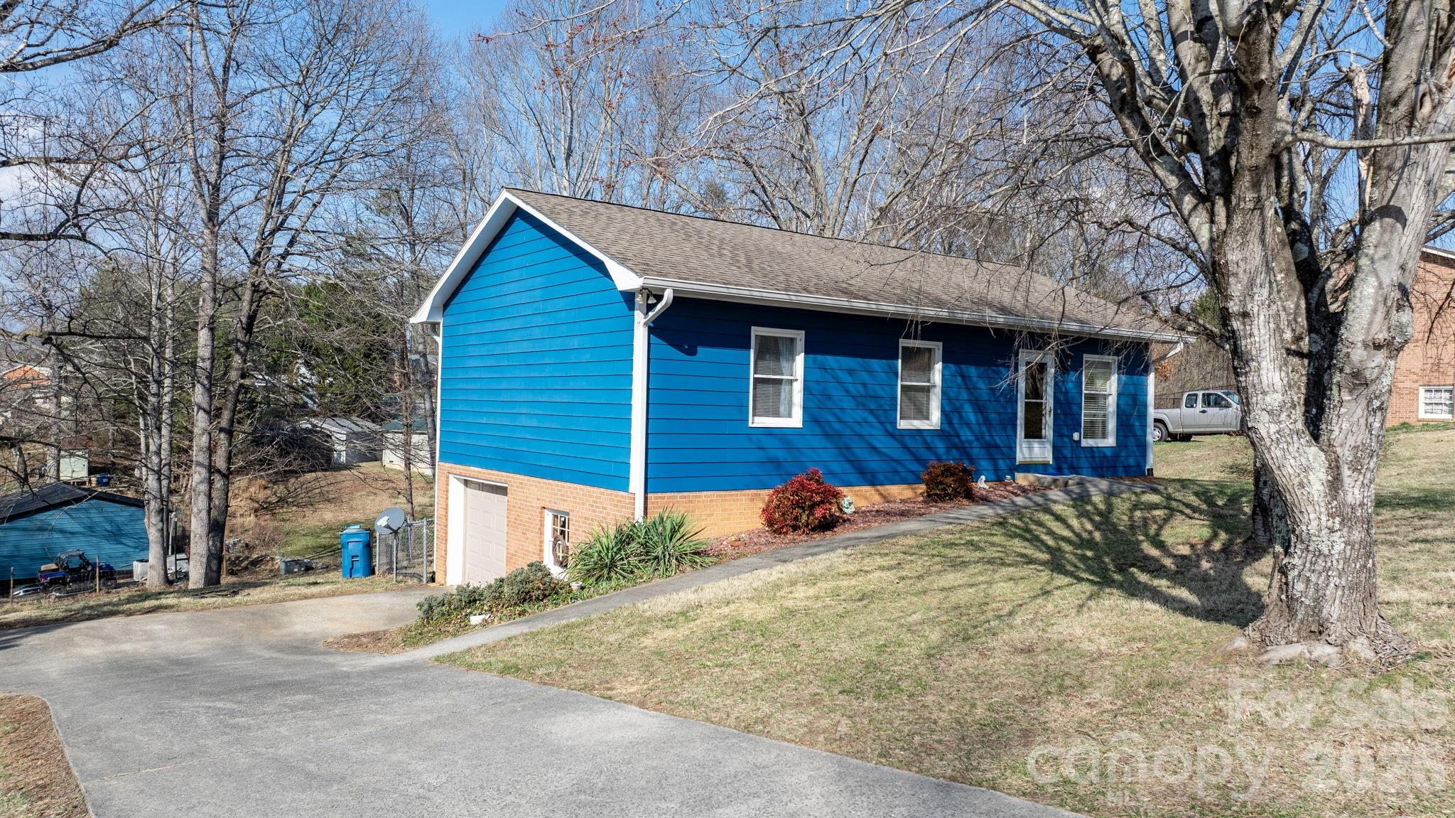 3384 Sheely Road — Lenoir