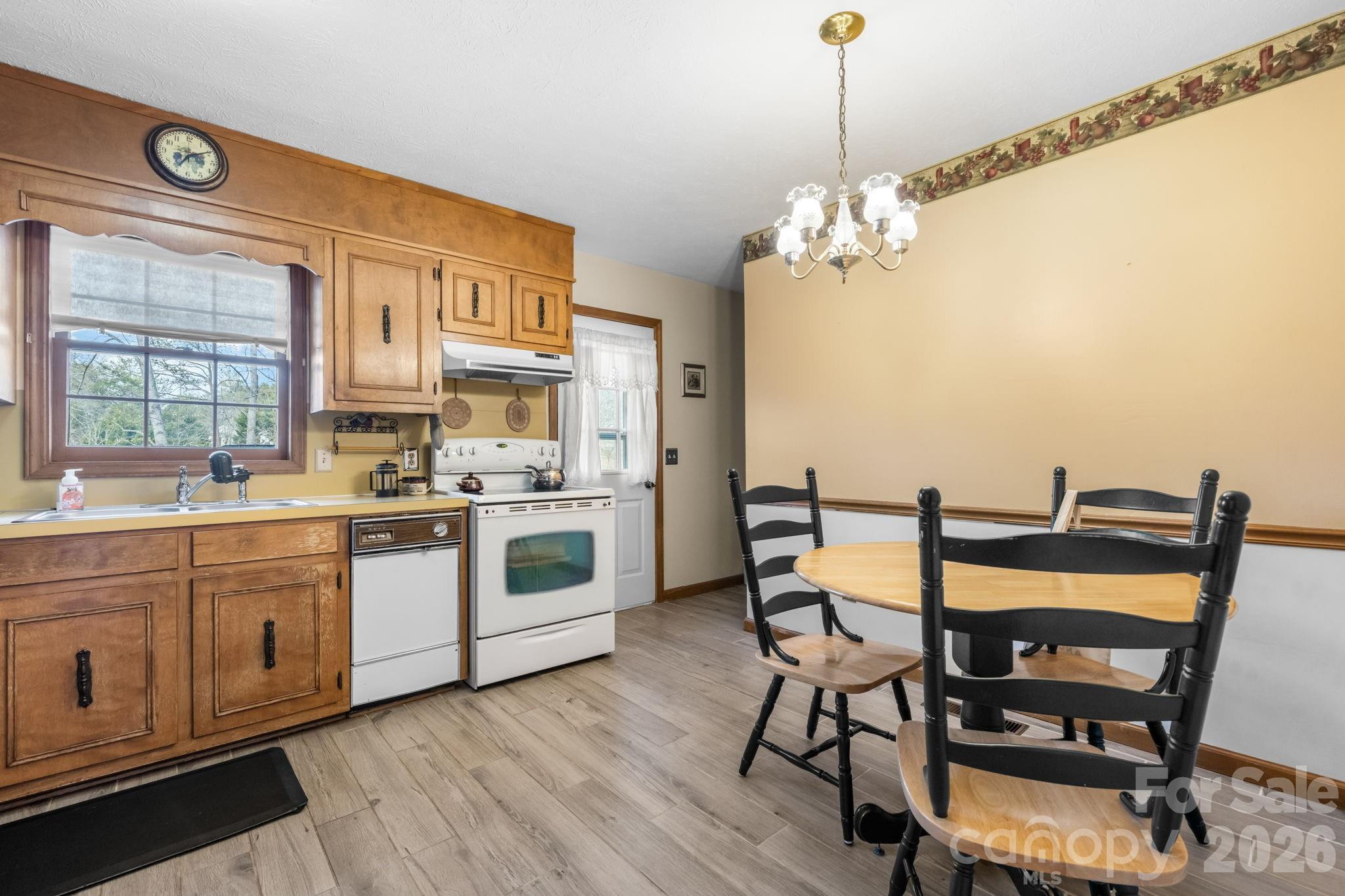3384 Sheely Road — Lenoir