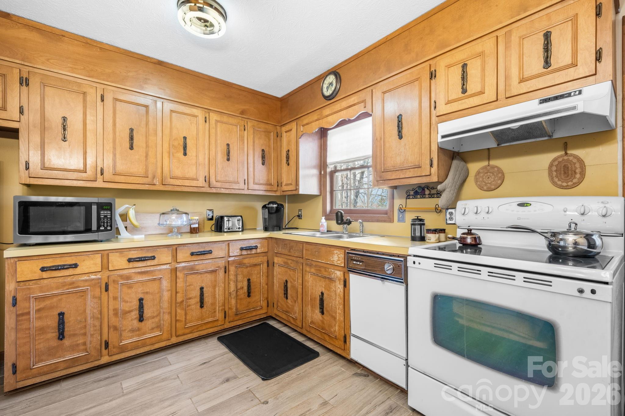 3384 Sheely Road — Lenoir