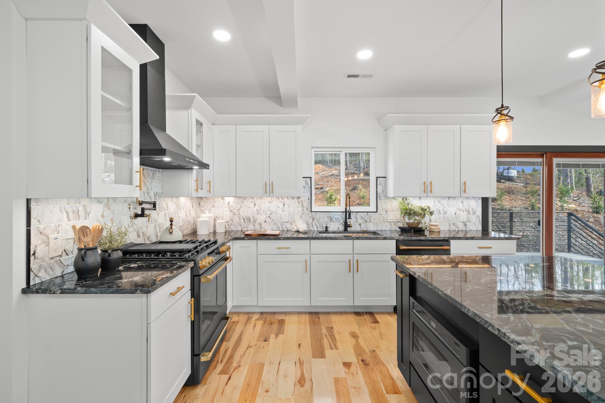 74 Jeranna Road — Mills River