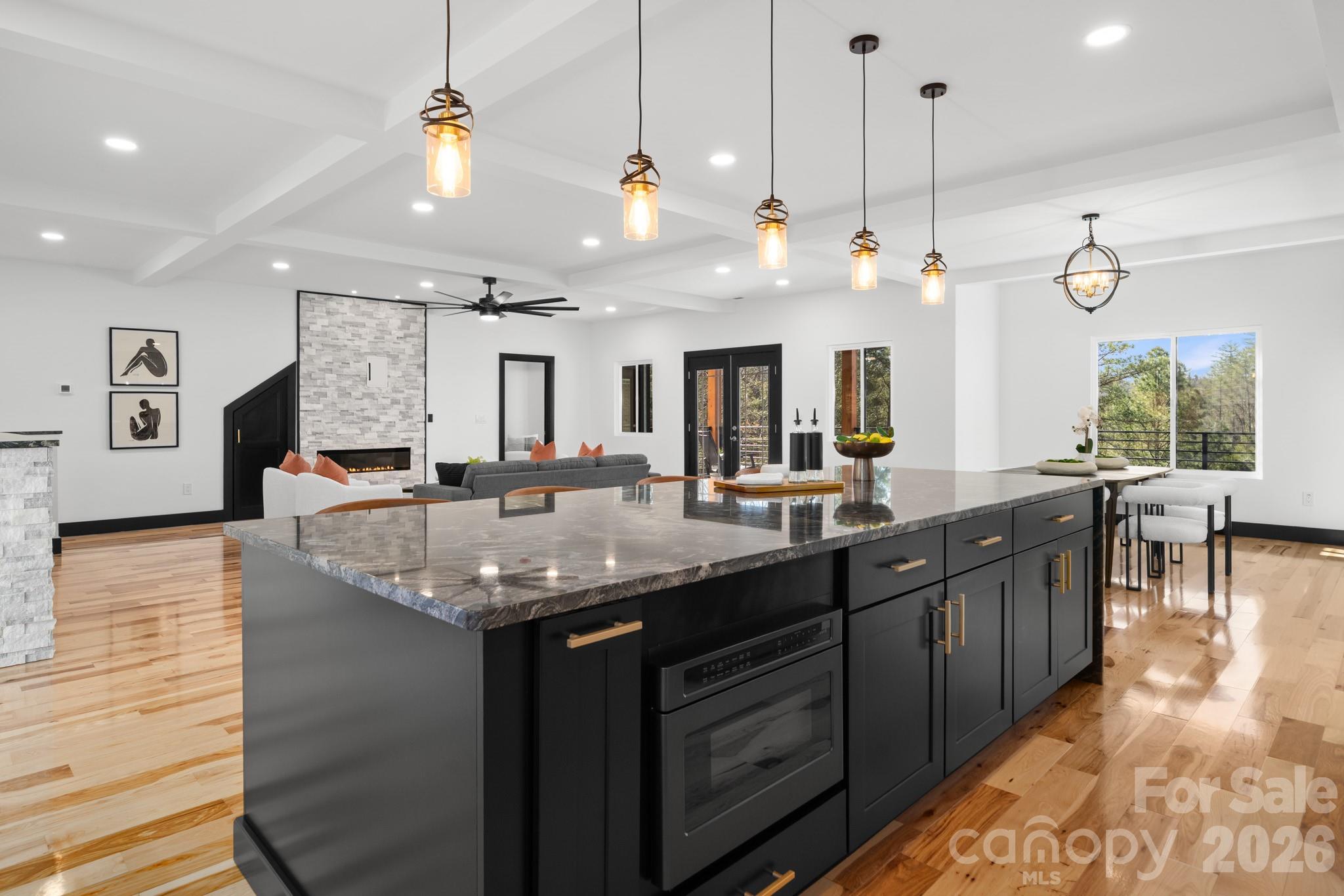 74 Jeranna Road — Mills River