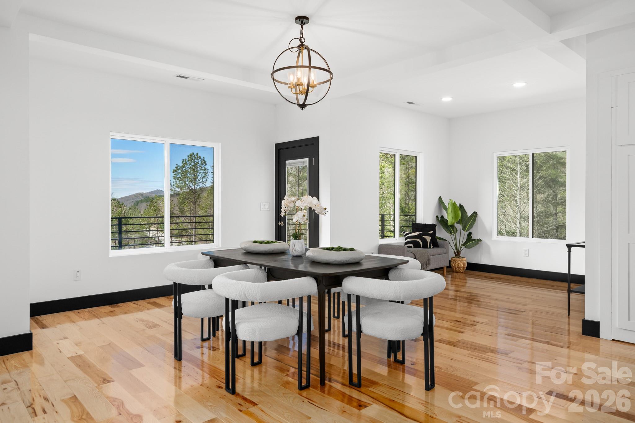 74 Jeranna Road — Mills River
