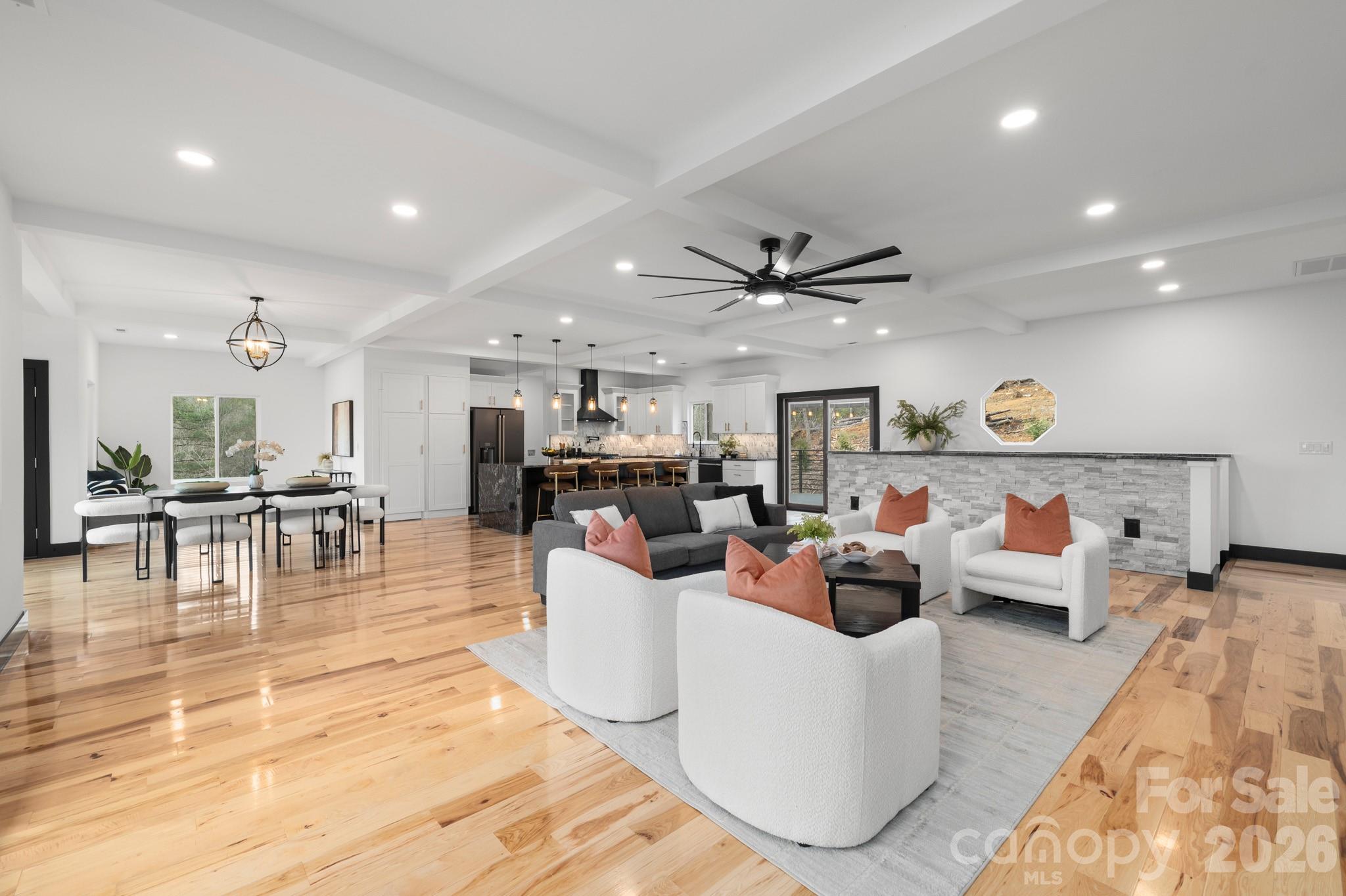 74 Jeranna Road — Mills River