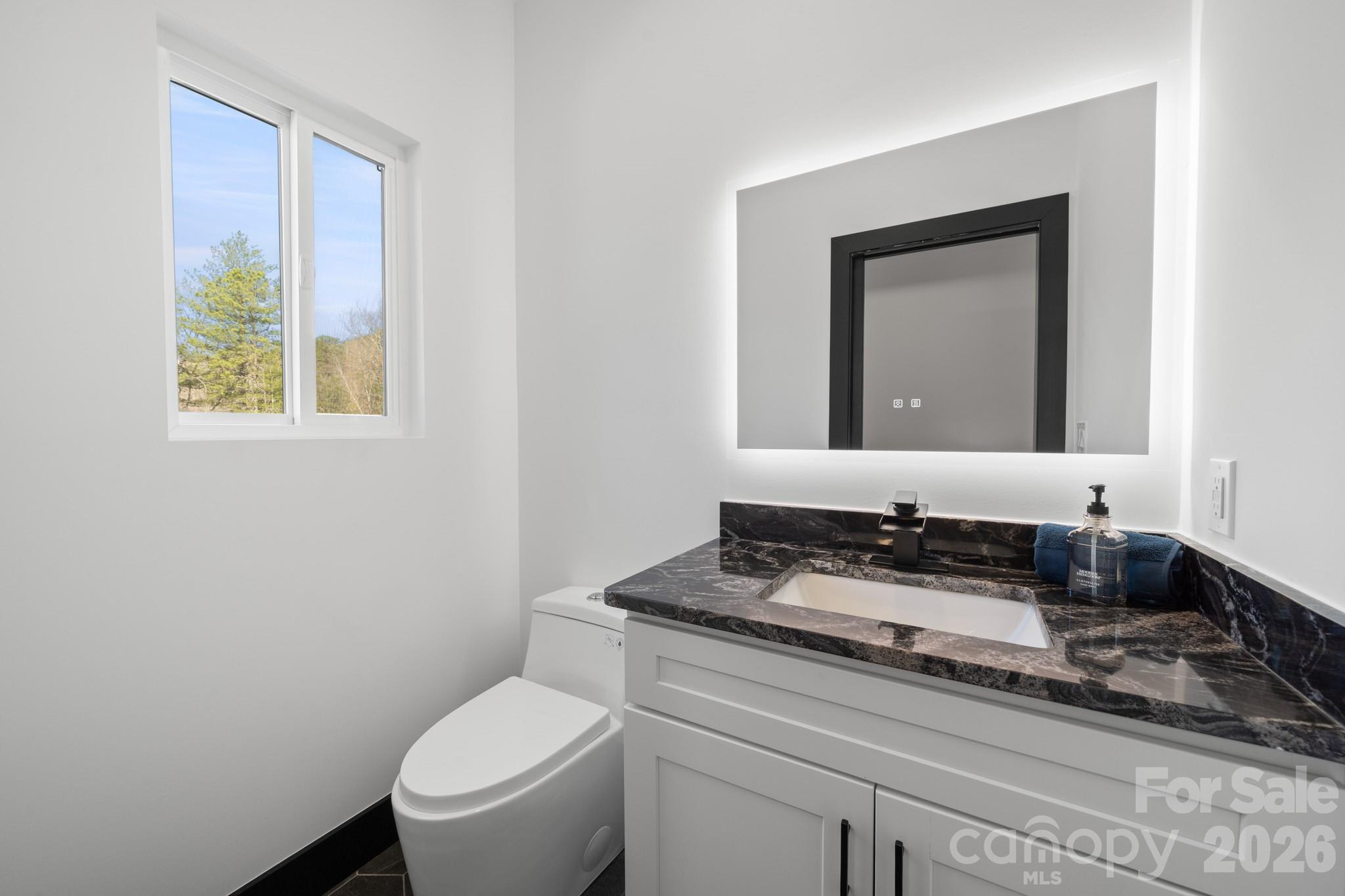 74 Jeranna Road — Mills River