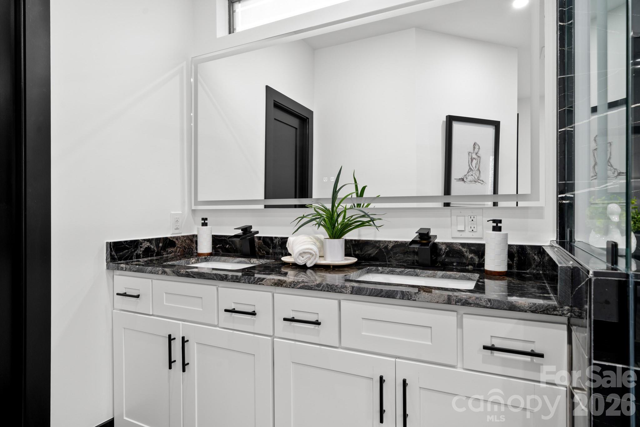 74 Jeranna Road — Mills River