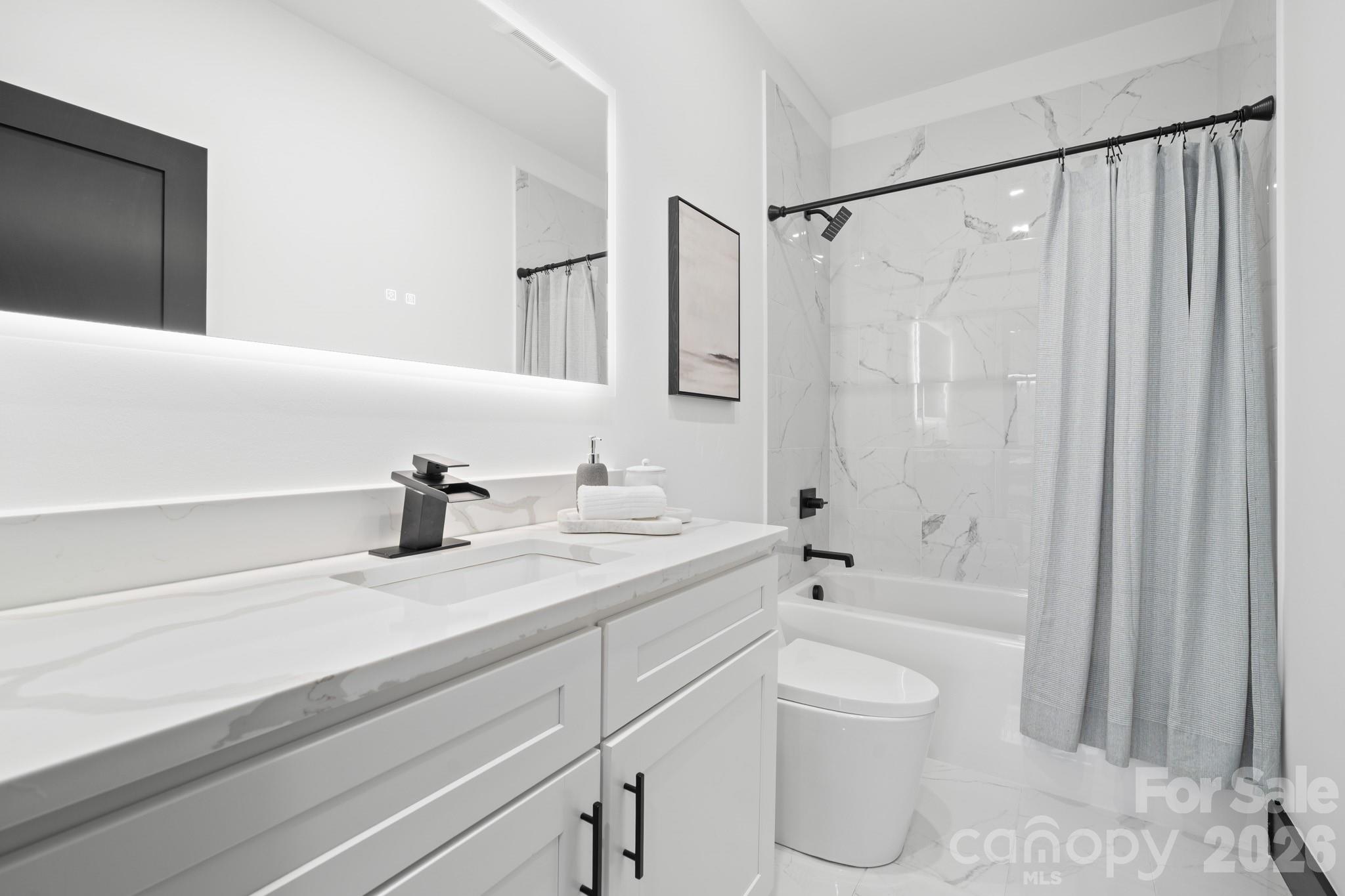 74 Jeranna Road — Mills River