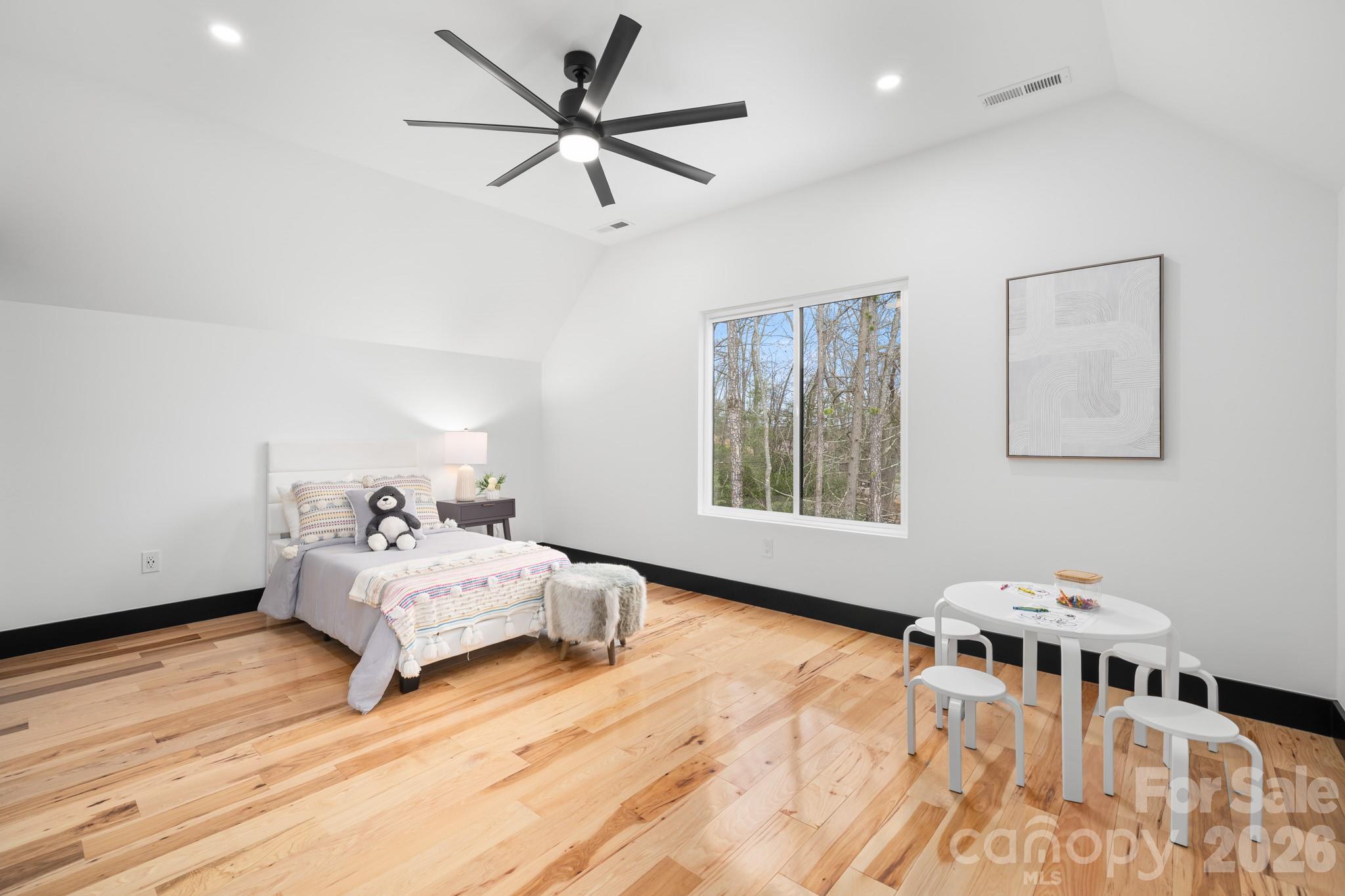 74 Jeranna Road — Mills River