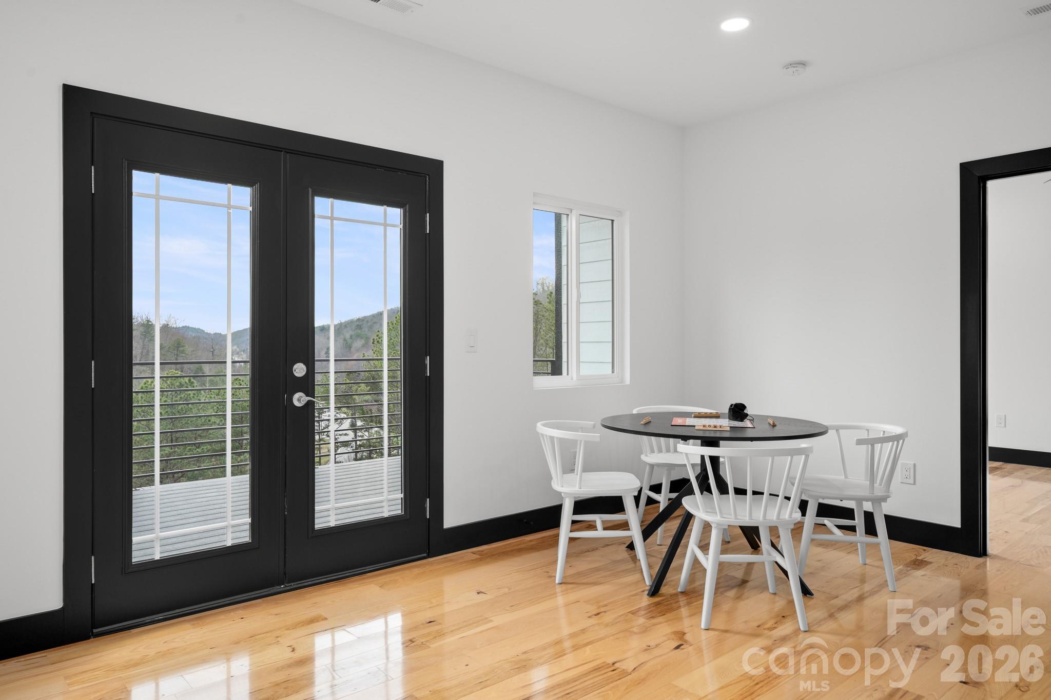 74 Jeranna Road — Mills River