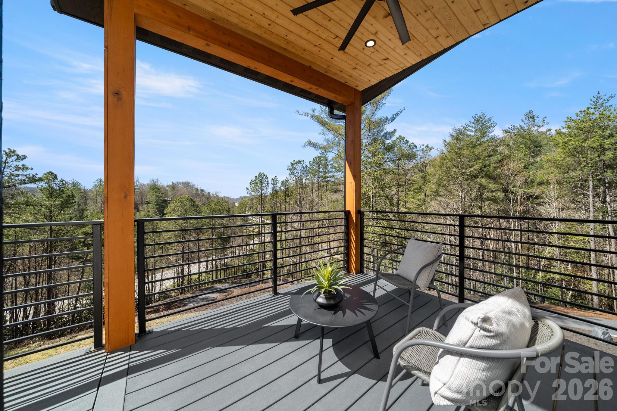 74 Jeranna Road — Mills River
