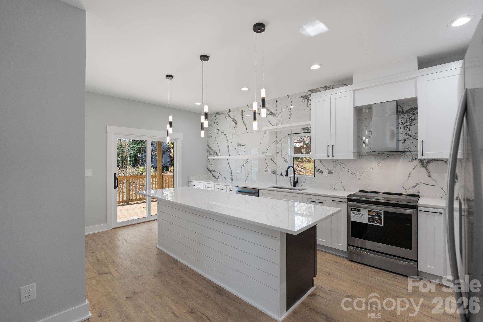 908 30th Avenue Drive NW — Hickory