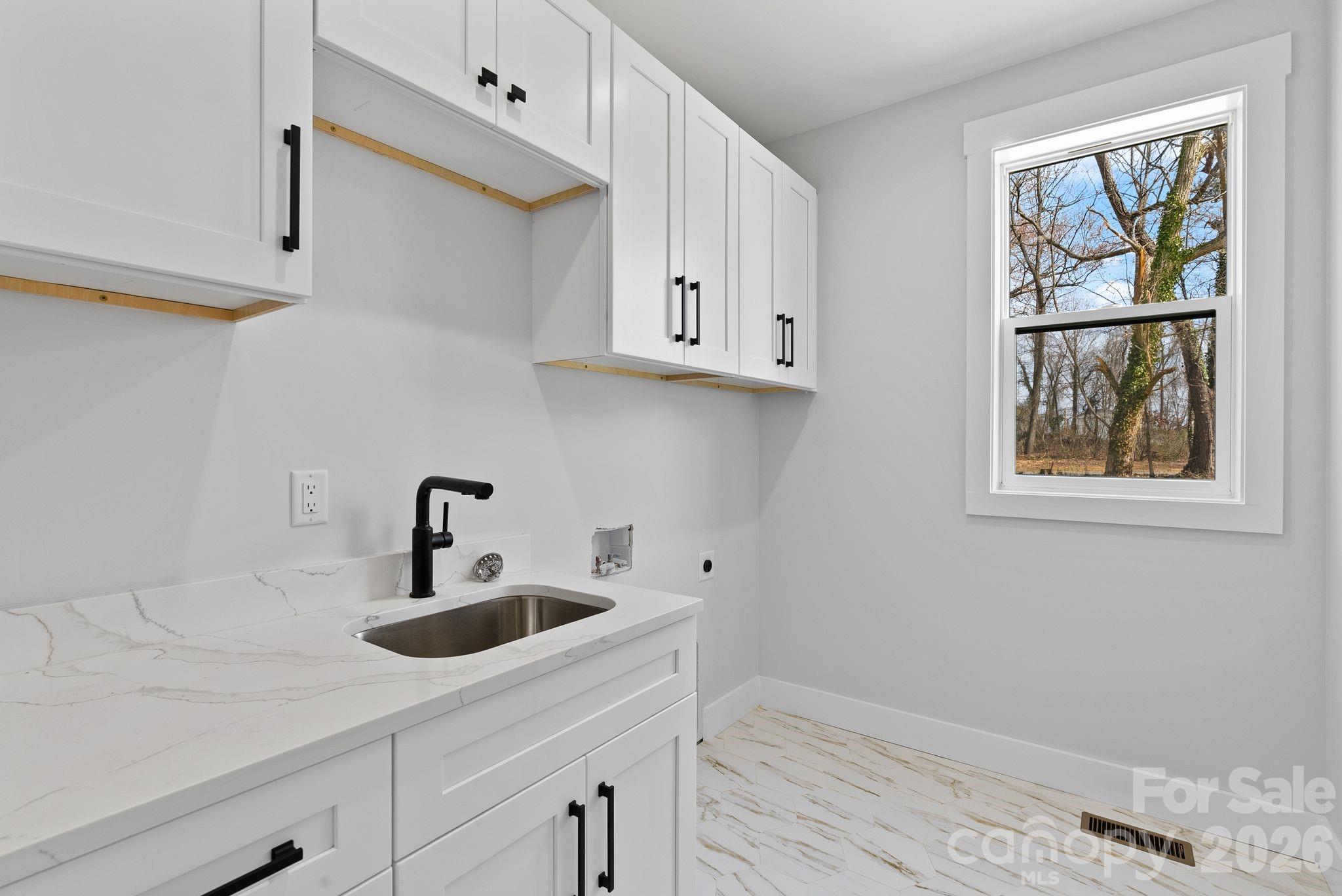 19 E Starnes Cove Road — Asheville