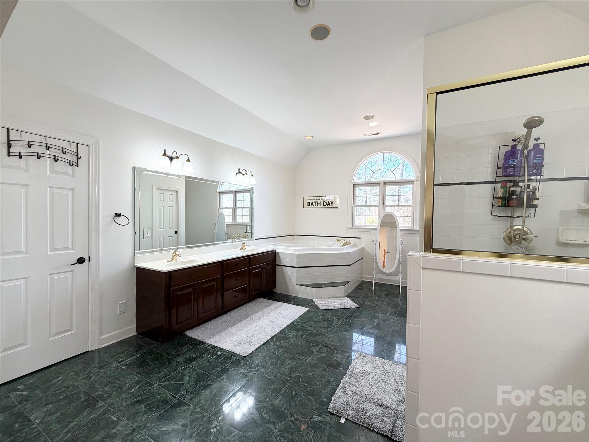510 SE Stonecroft Court SE #32 — Lenoir