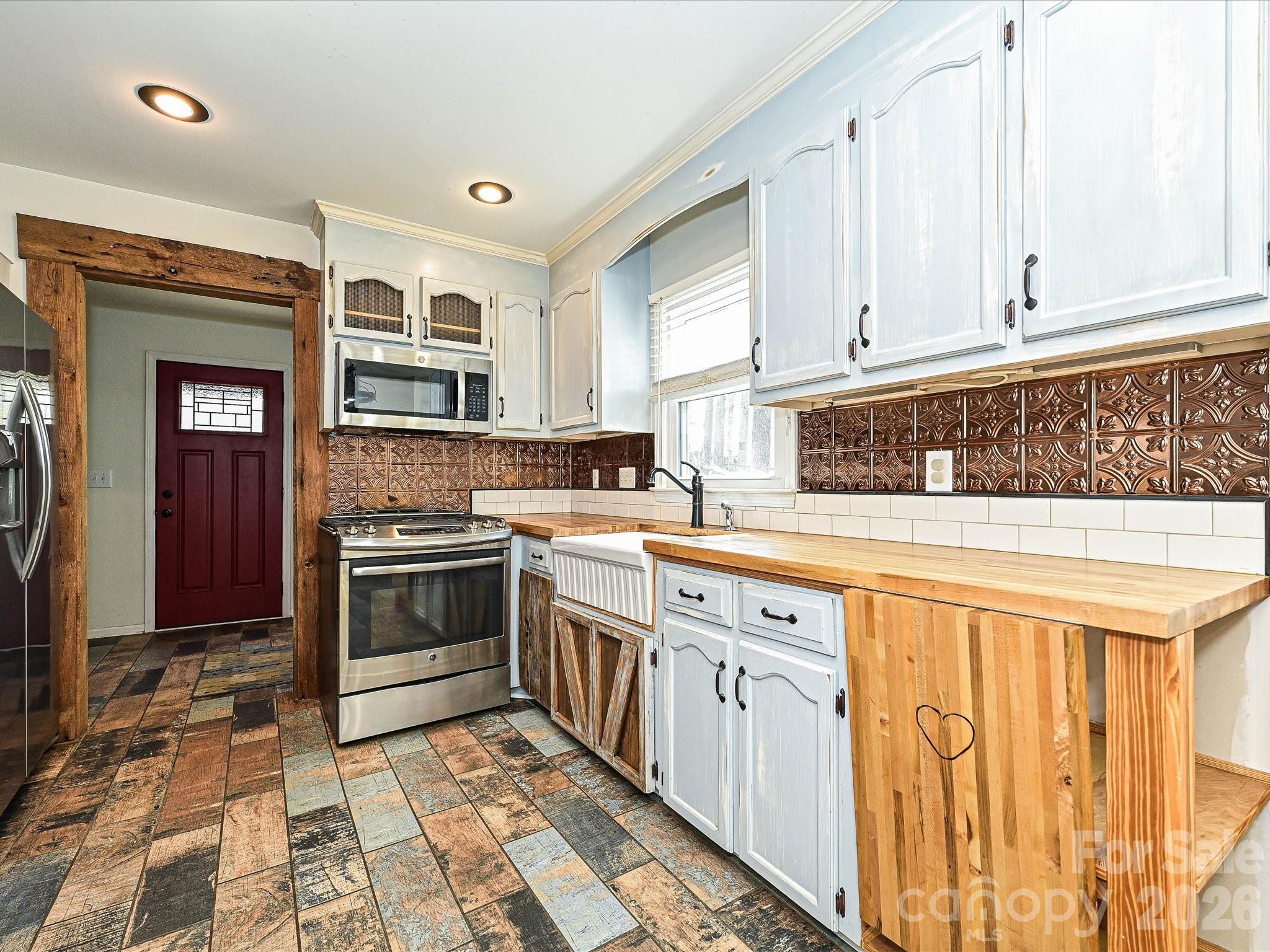 104 Deertrack Drive — Mount Holly
