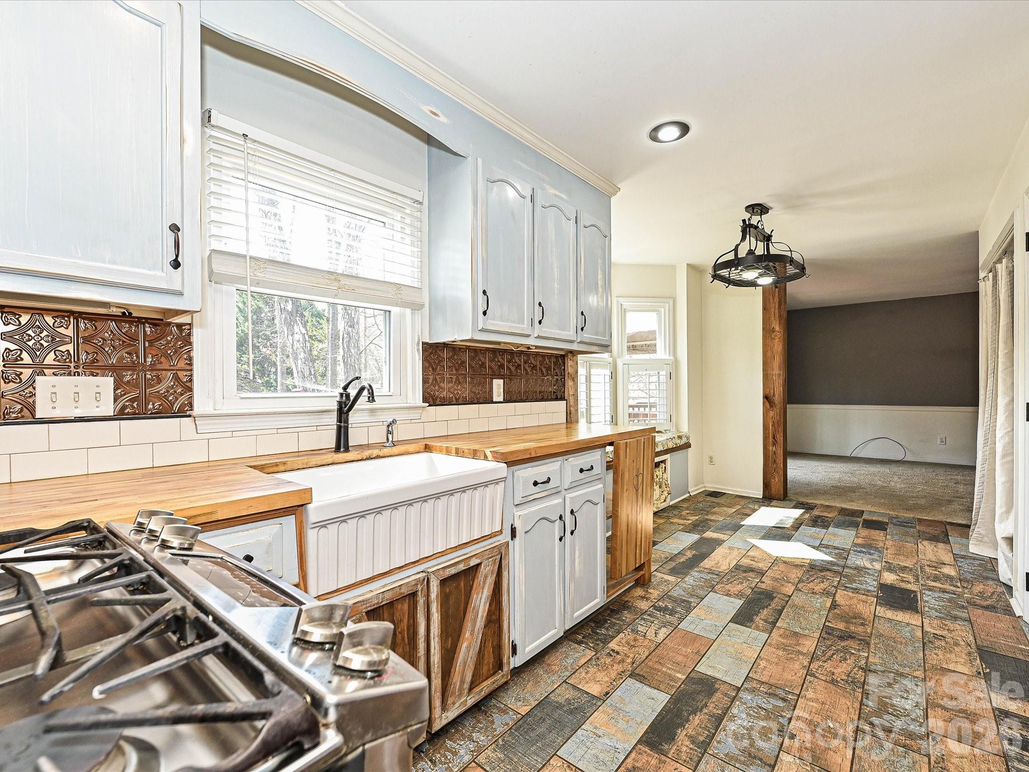 104 Deertrack Drive — Mount Holly
