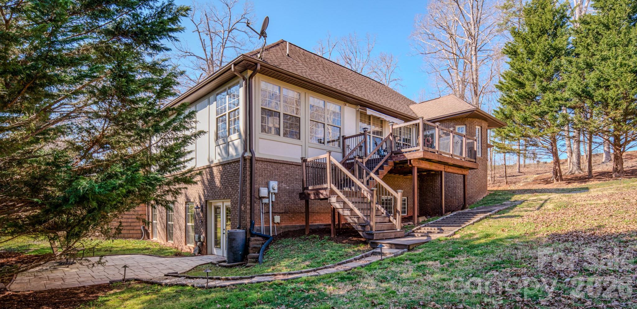 3975 Plantation Drive — Morganton